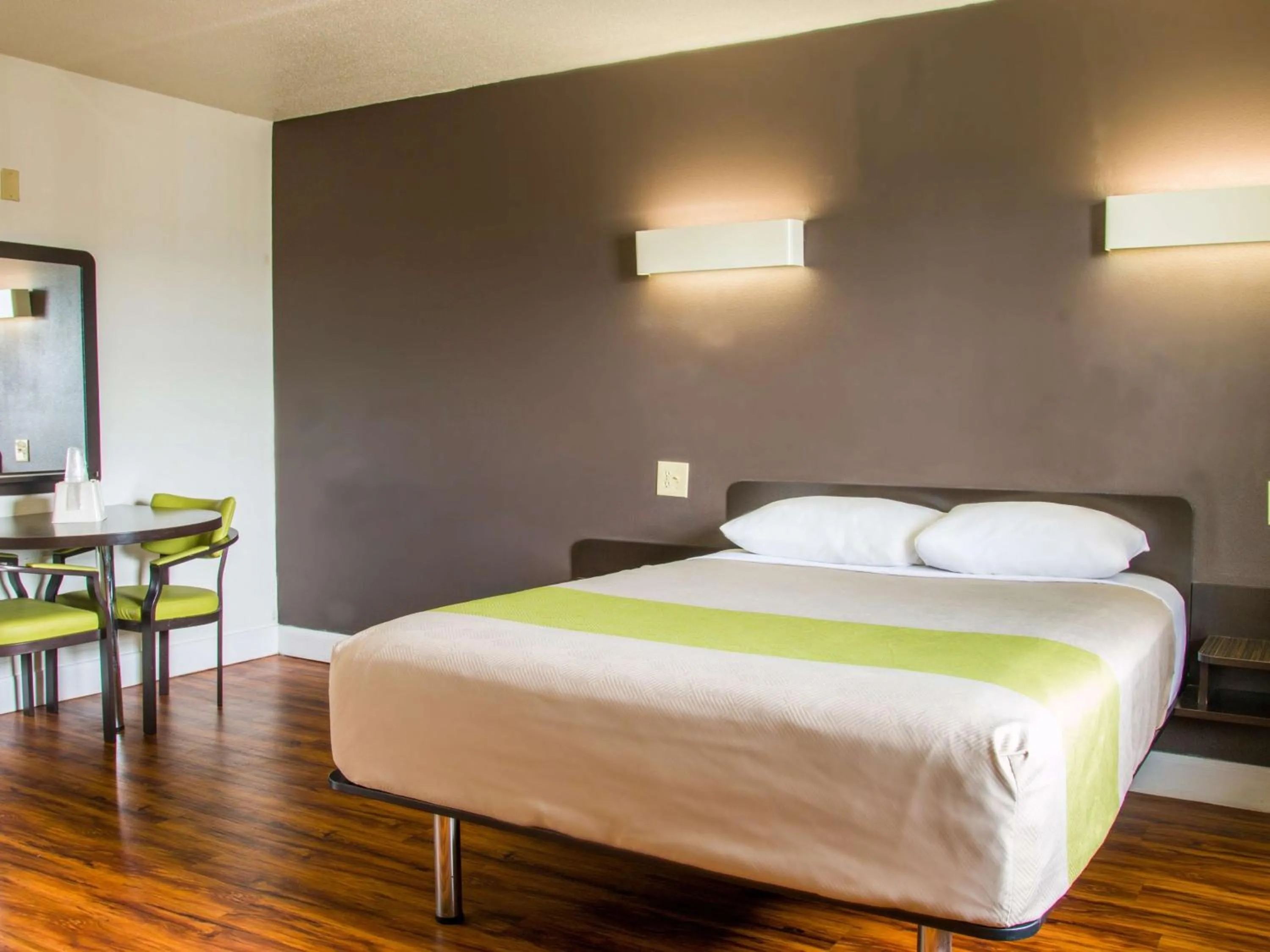 Photo of the whole room, Bed in Studio 6-San Antonio, TX - Lackland AFB