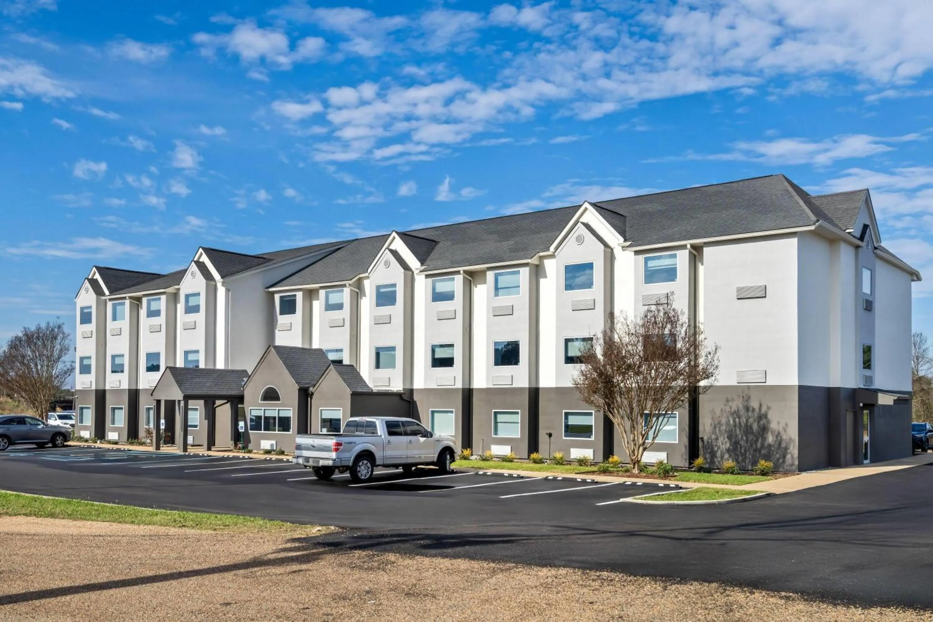 Property building in Days Inn & Suites by Wyndham Brandon Amphitheater