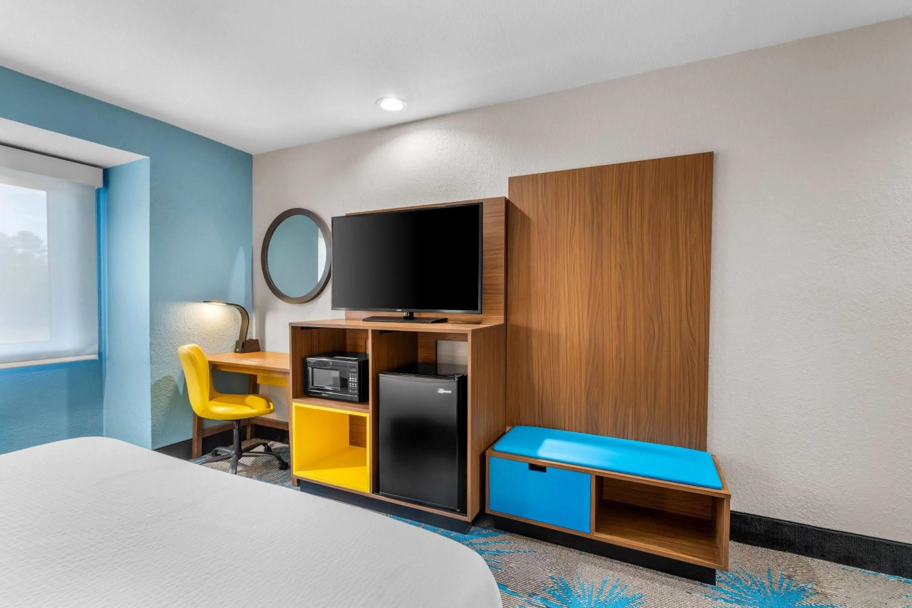 Bed in Days Inn & Suites by Wyndham Brandon Amphitheater