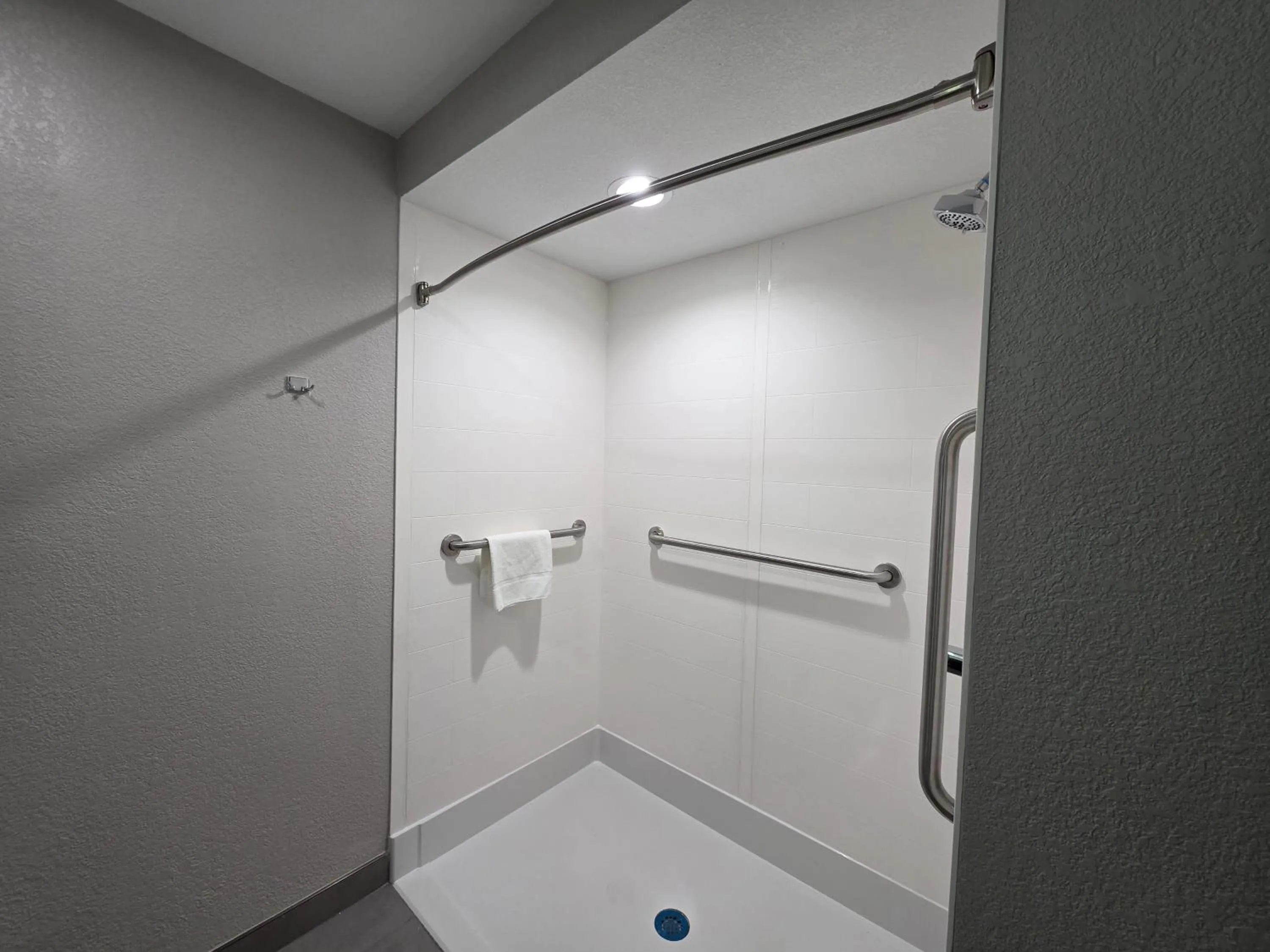 Shower in Days Inn & Suites by Wyndham Brandon Amphitheater