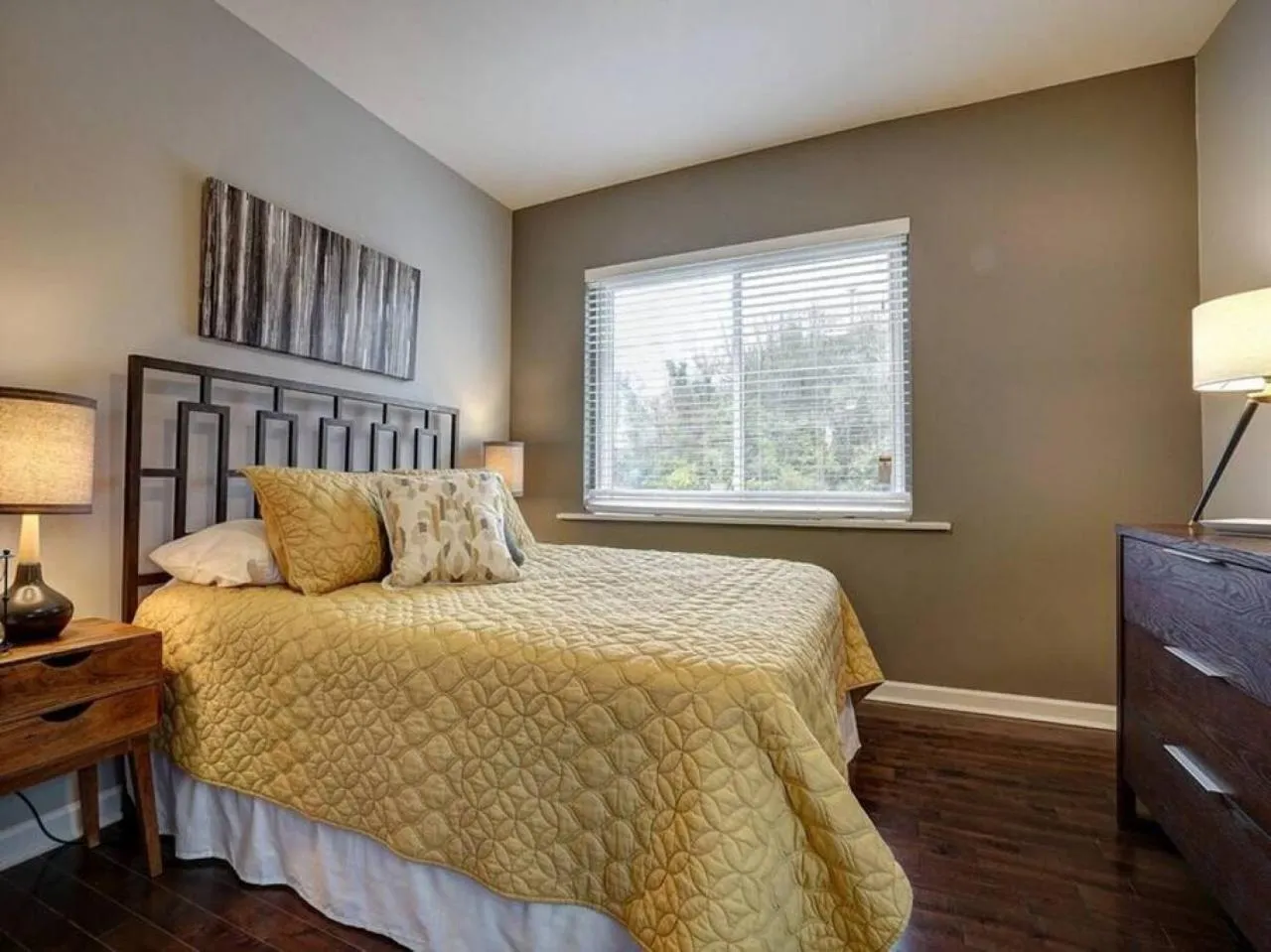 Bed in Two Comfy Condos Near City Center OTR UC Zoo