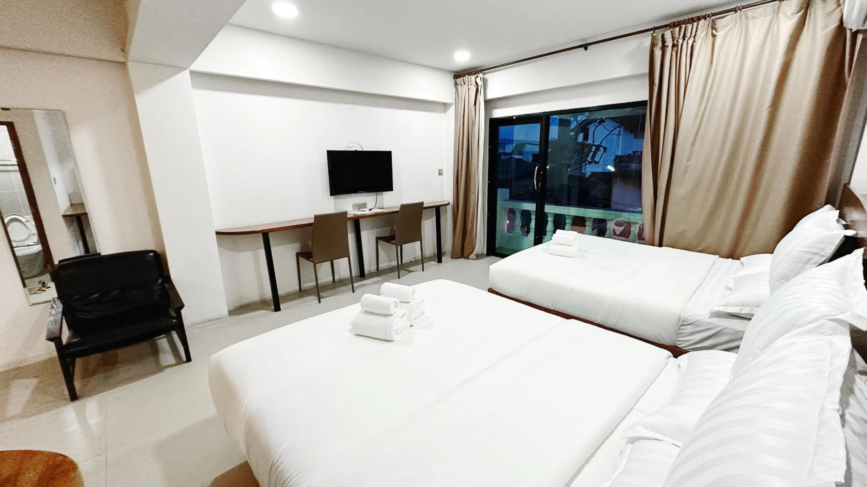 Photo of the whole room, Bed in Key酒店@古城中心店