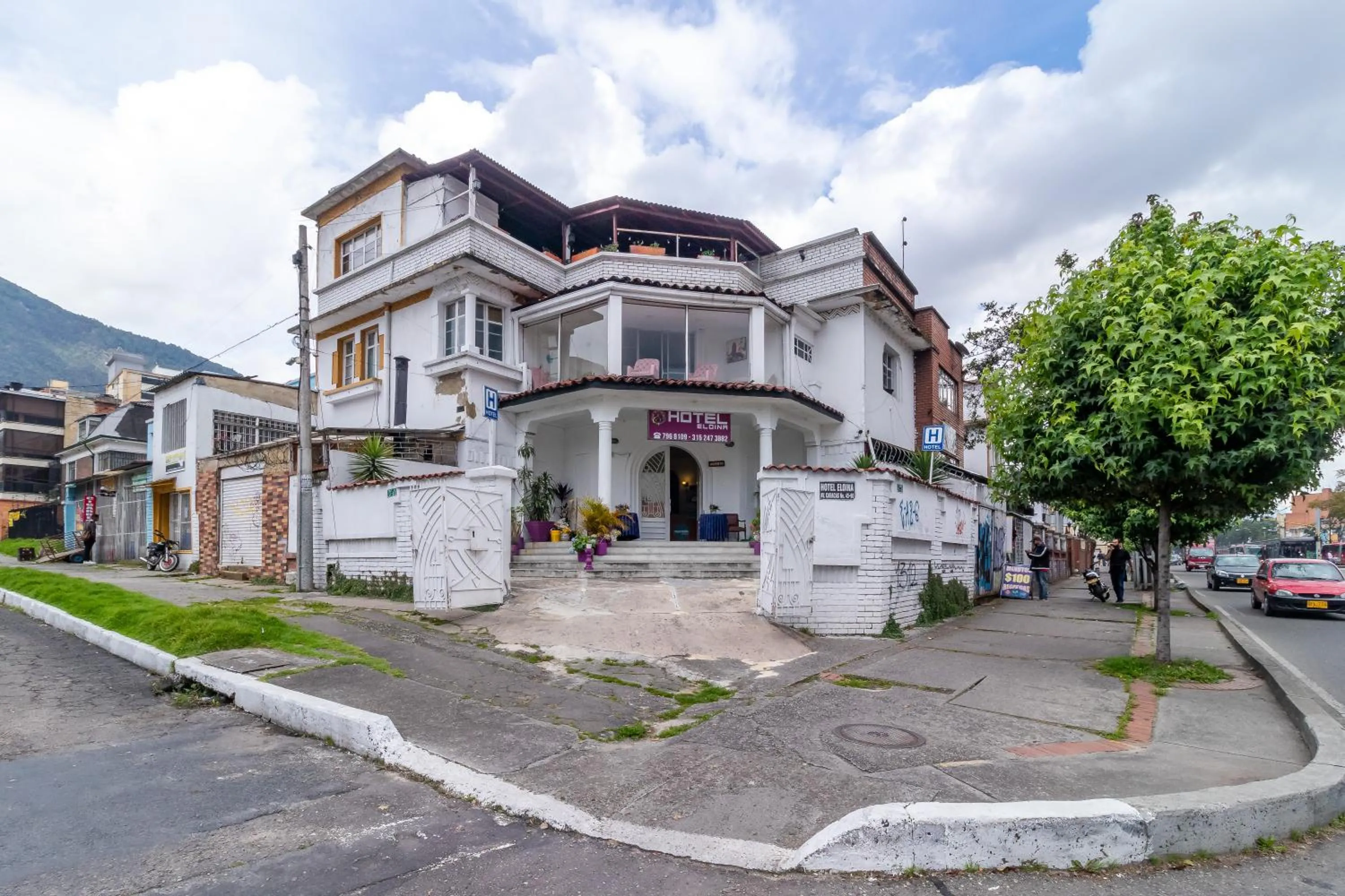 Facade/entrance in Ayenda Eloina