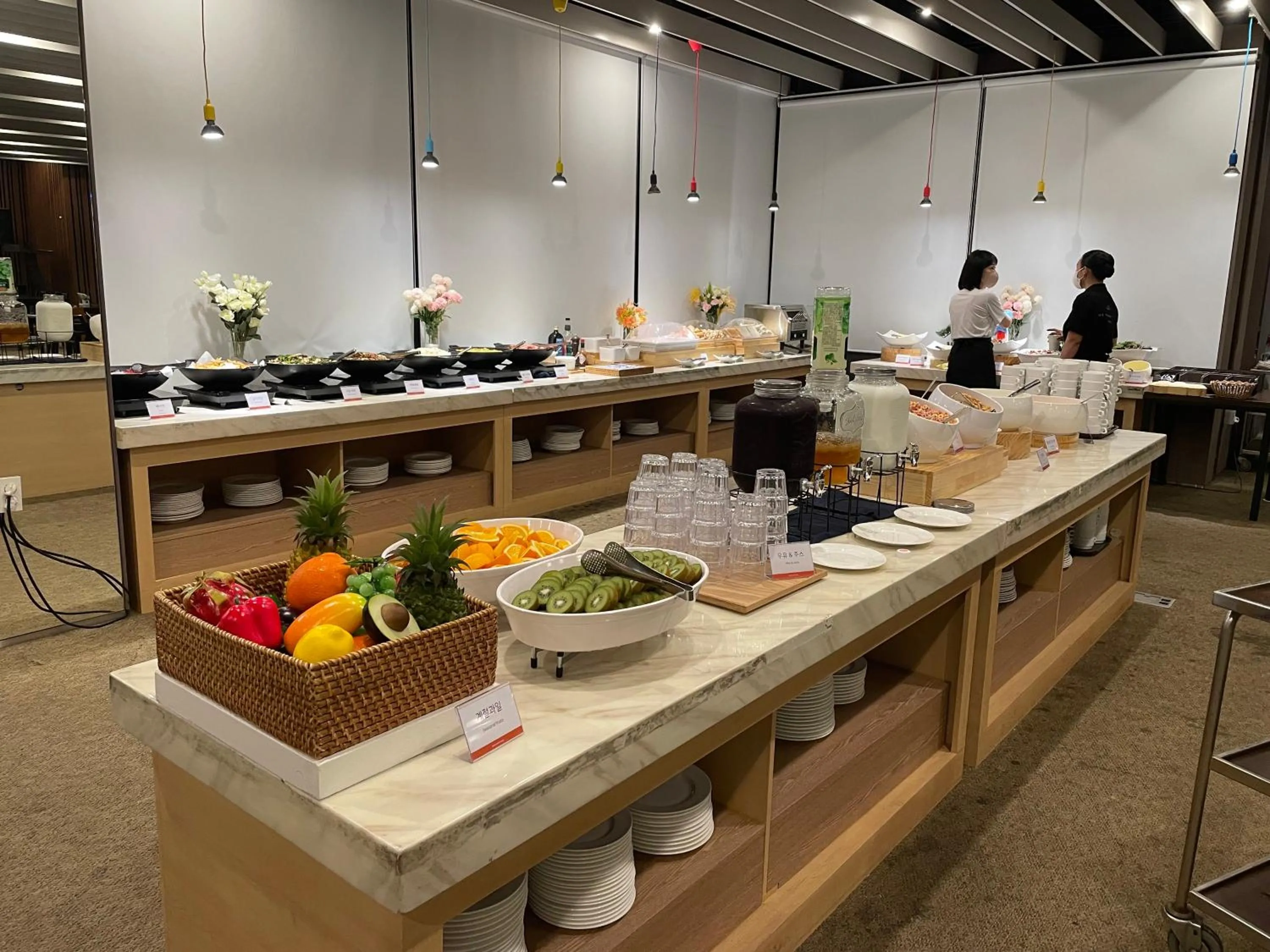 Restaurant/places to eat in The Island Blue Hotel