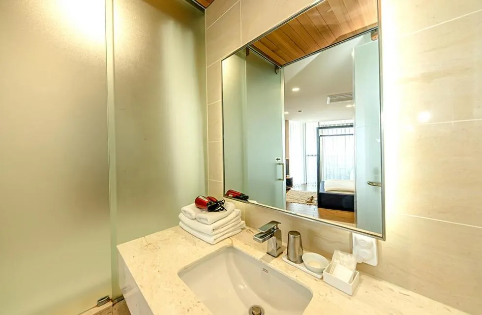 Shower in Jeju Bom stay & Art Gallery