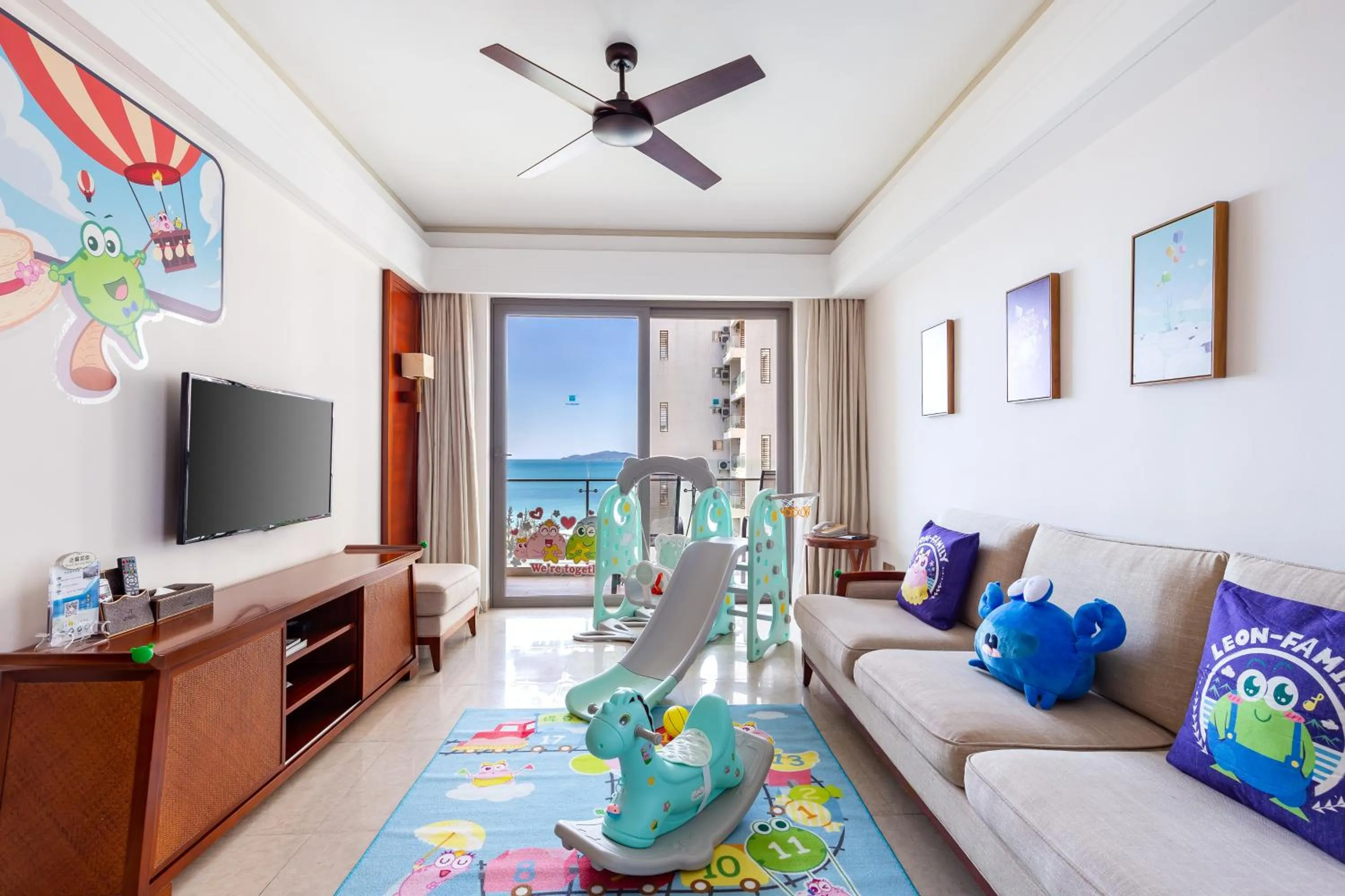 Family in Sanya Seacube Holiday Hotel