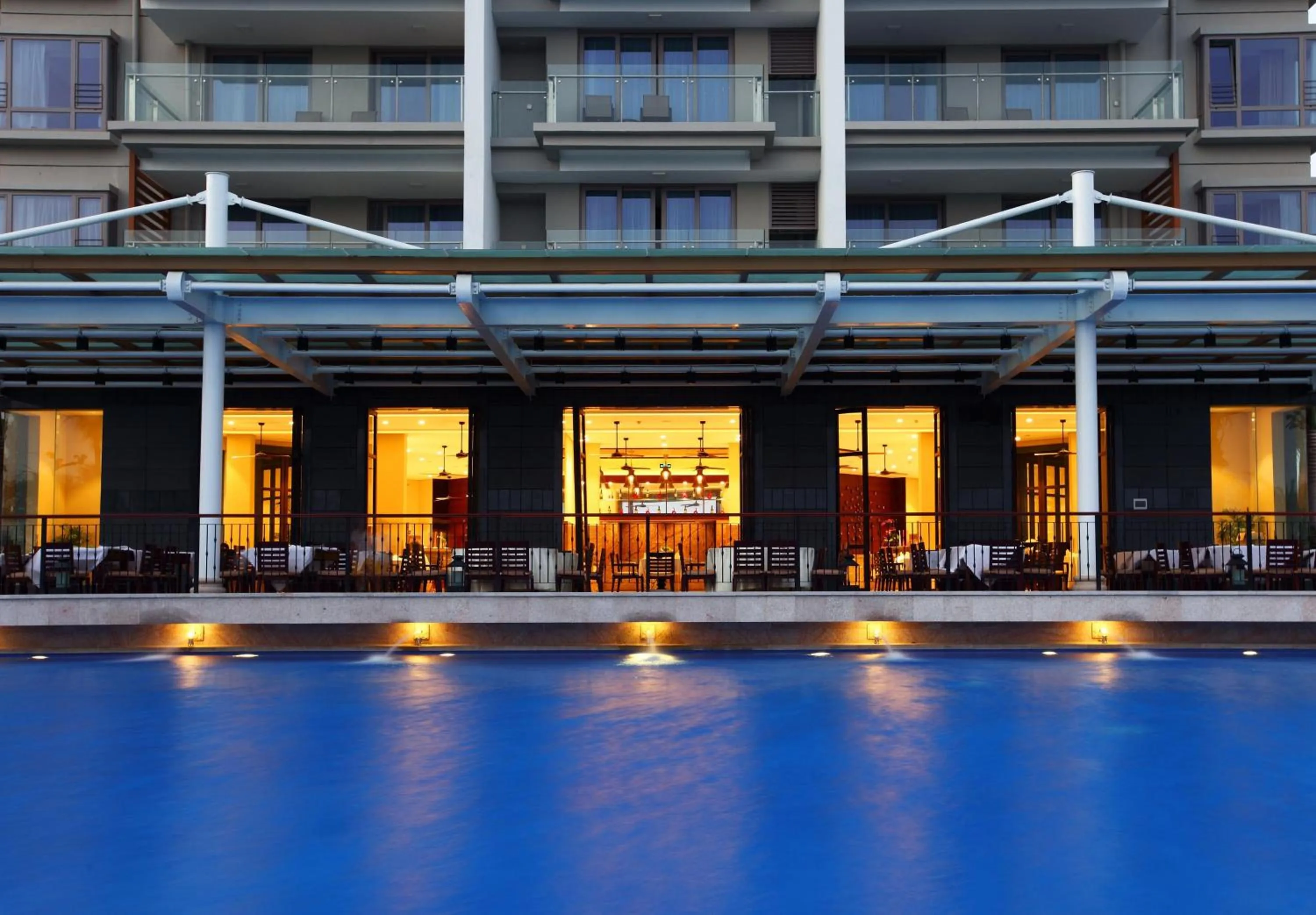 Swimming pool in Sanya Seacube Holiday Hotel