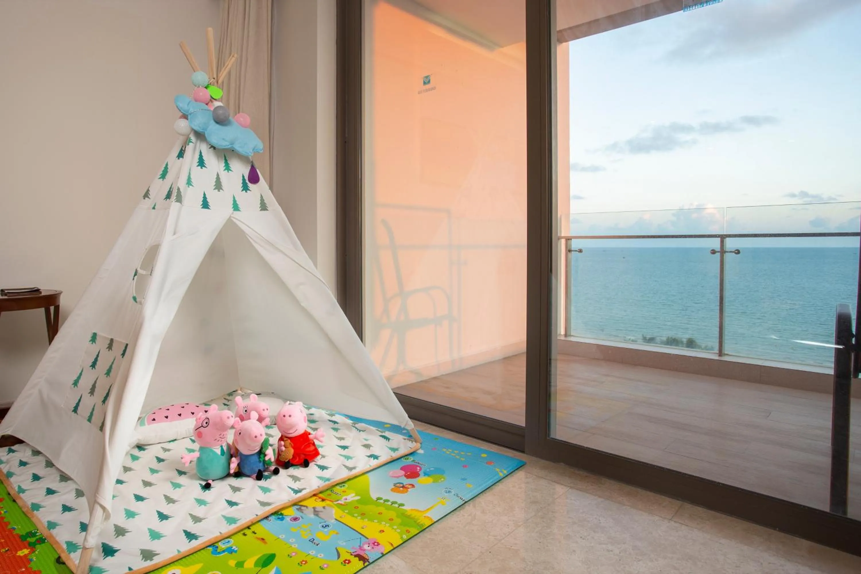 Balcony/Terrace in Sanya Seacube Holiday Hotel