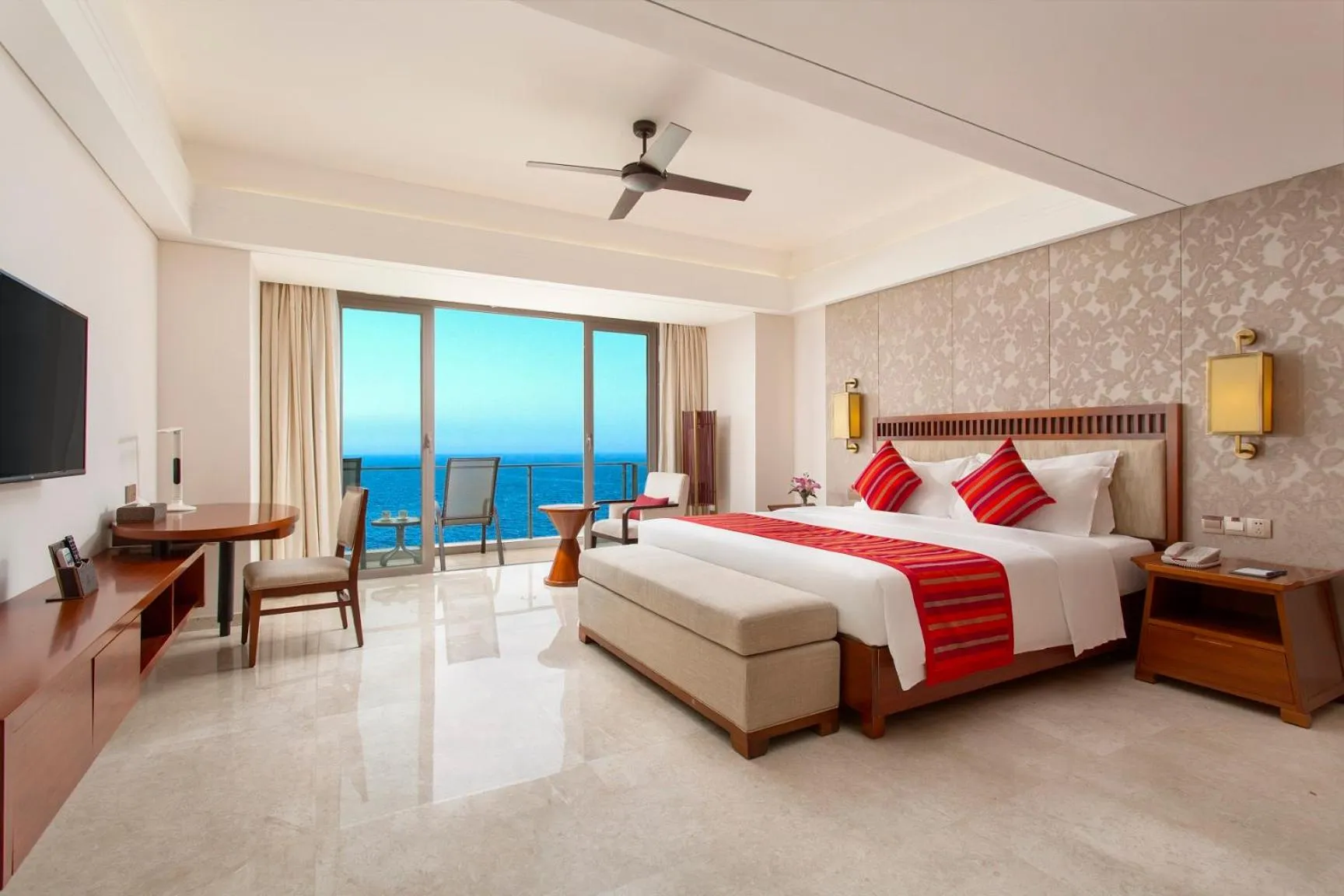 Photo of the whole room, Bed in Sanya Seacube Holiday Hotel