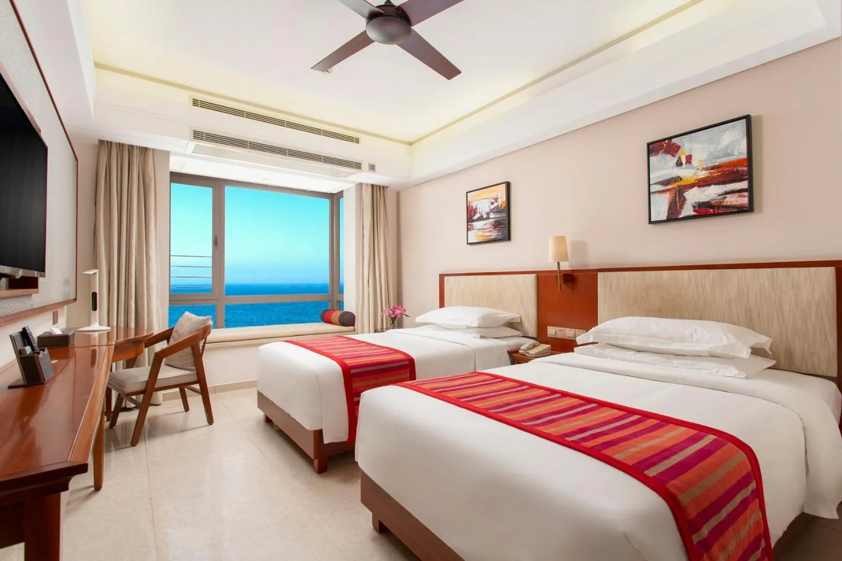 Photo of the whole room, Bed in Sanya Seacube Holiday Hotel