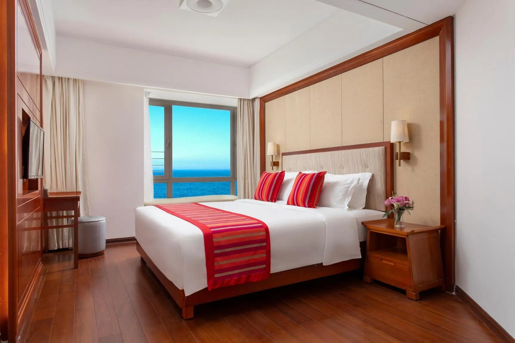 Photo of the whole room, Bed in Sanya Seacube Holiday Hotel