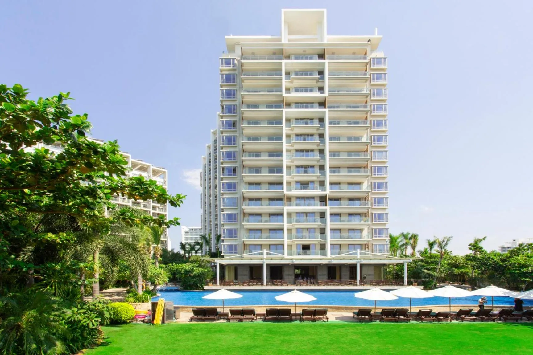 Property building in Sanya Seacube Holiday Hotel