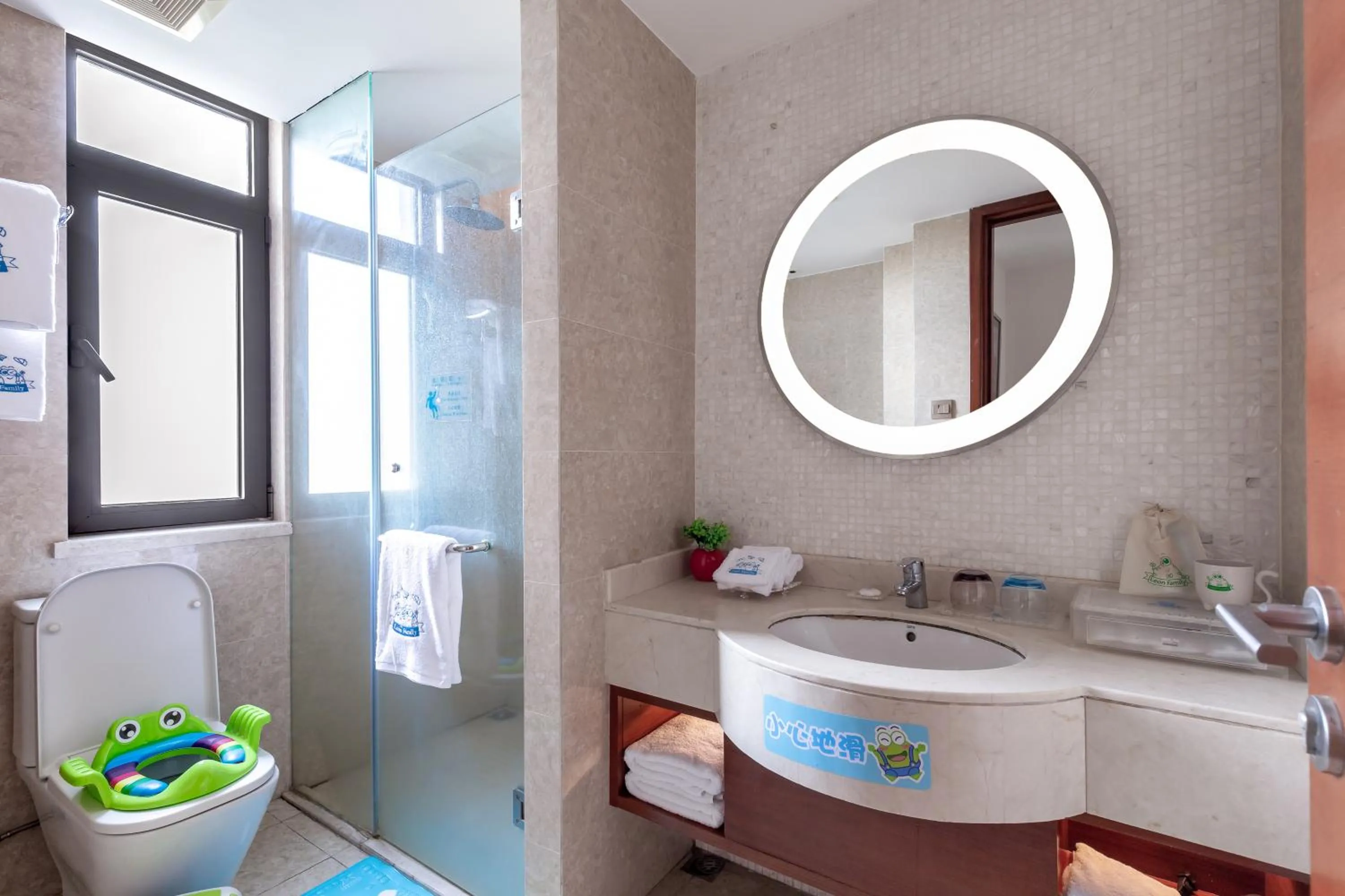 Sanya Seacube Holiday Hotel