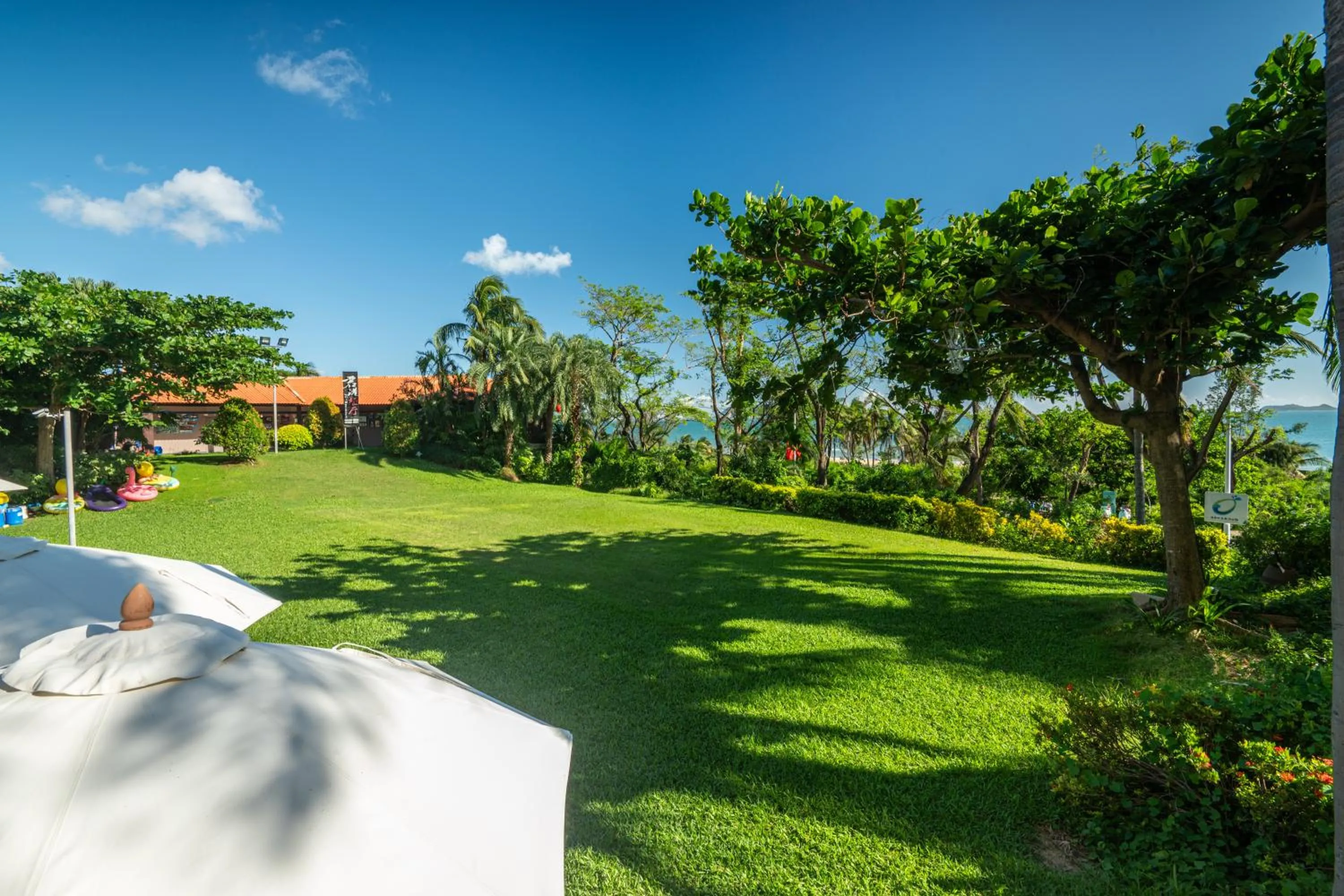 Garden in Sanya Seacube Holiday Hotel