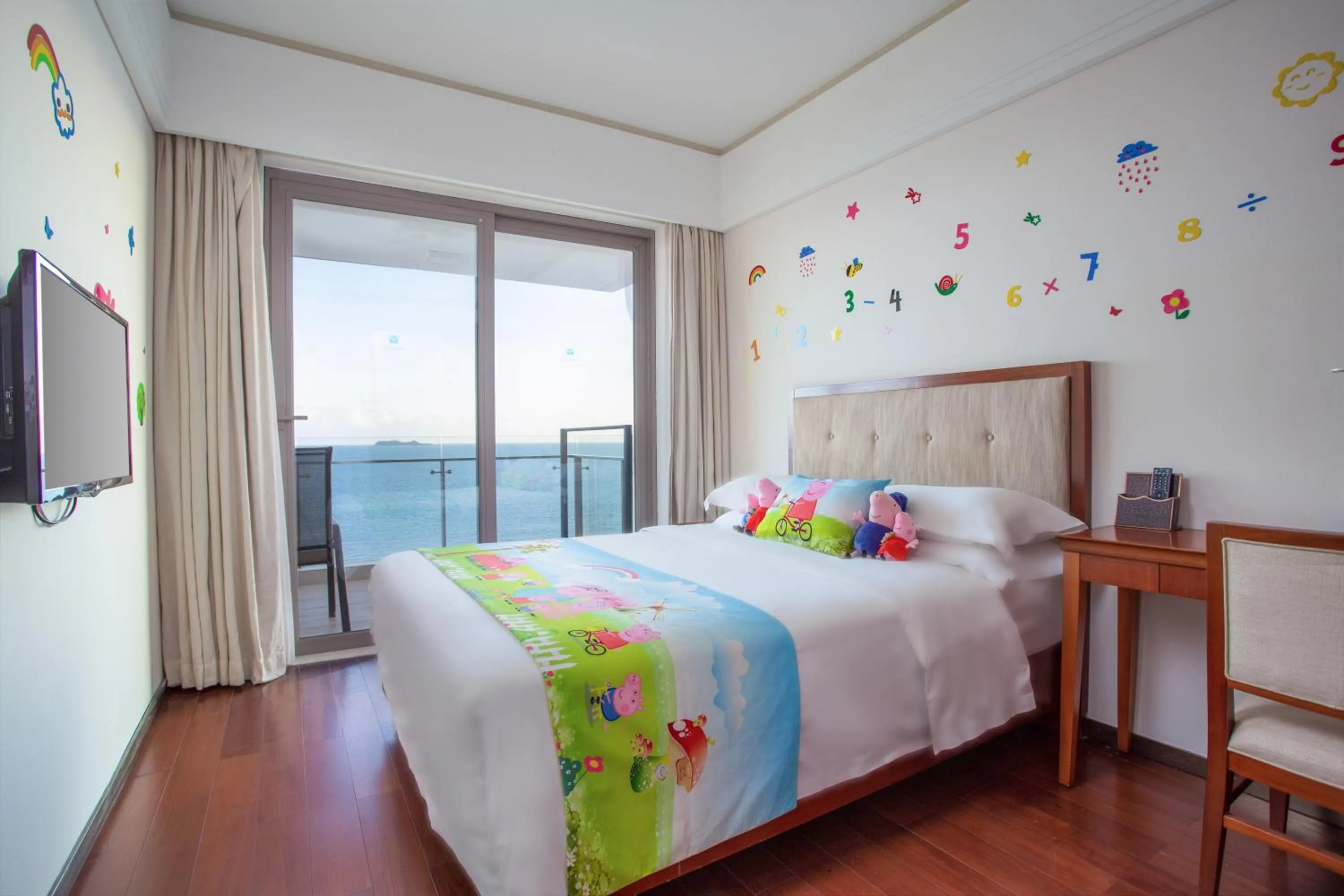 Bedroom, Bed in Sanya Seacube Holiday Hotel