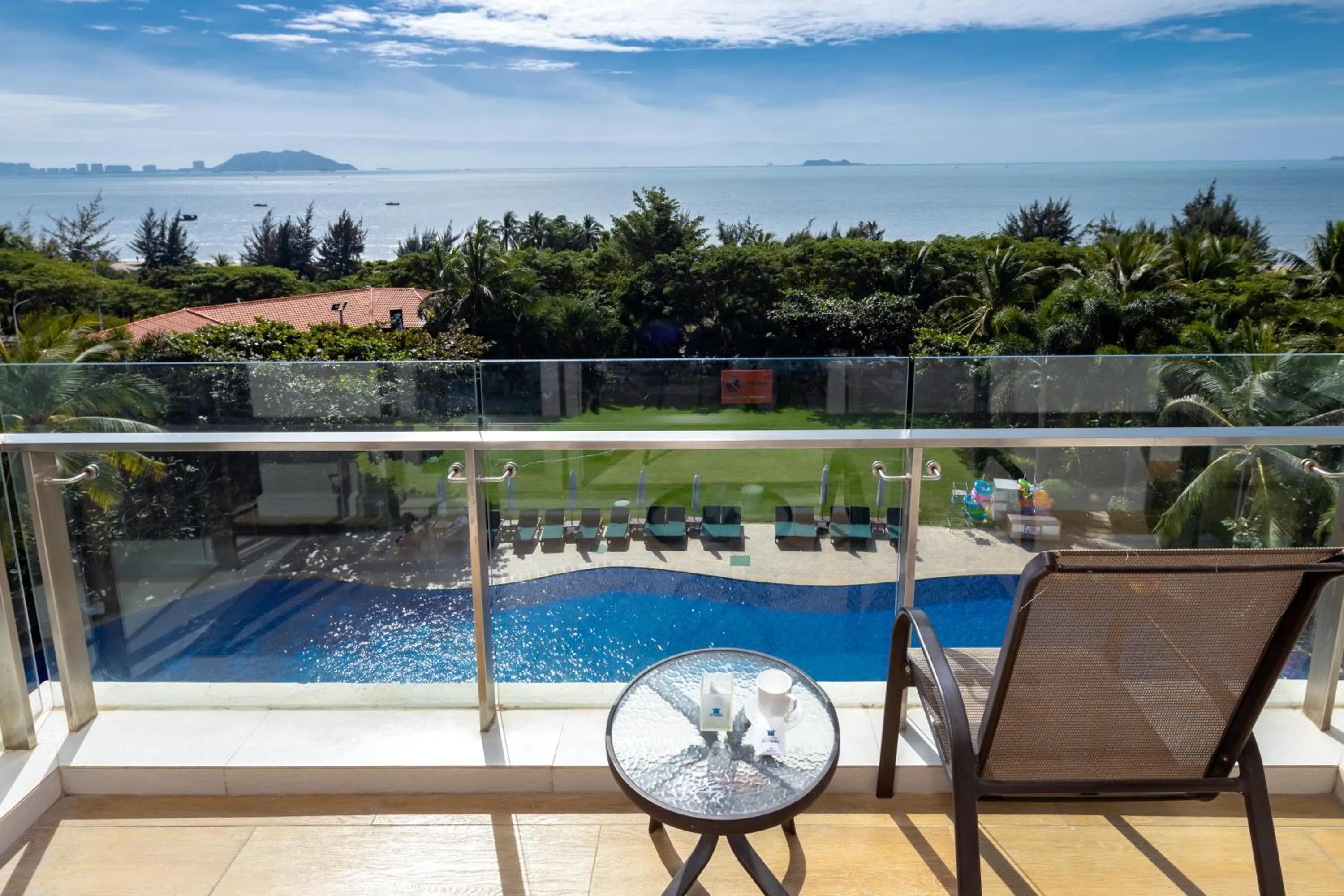 Sanya Seacube Holiday Hotel