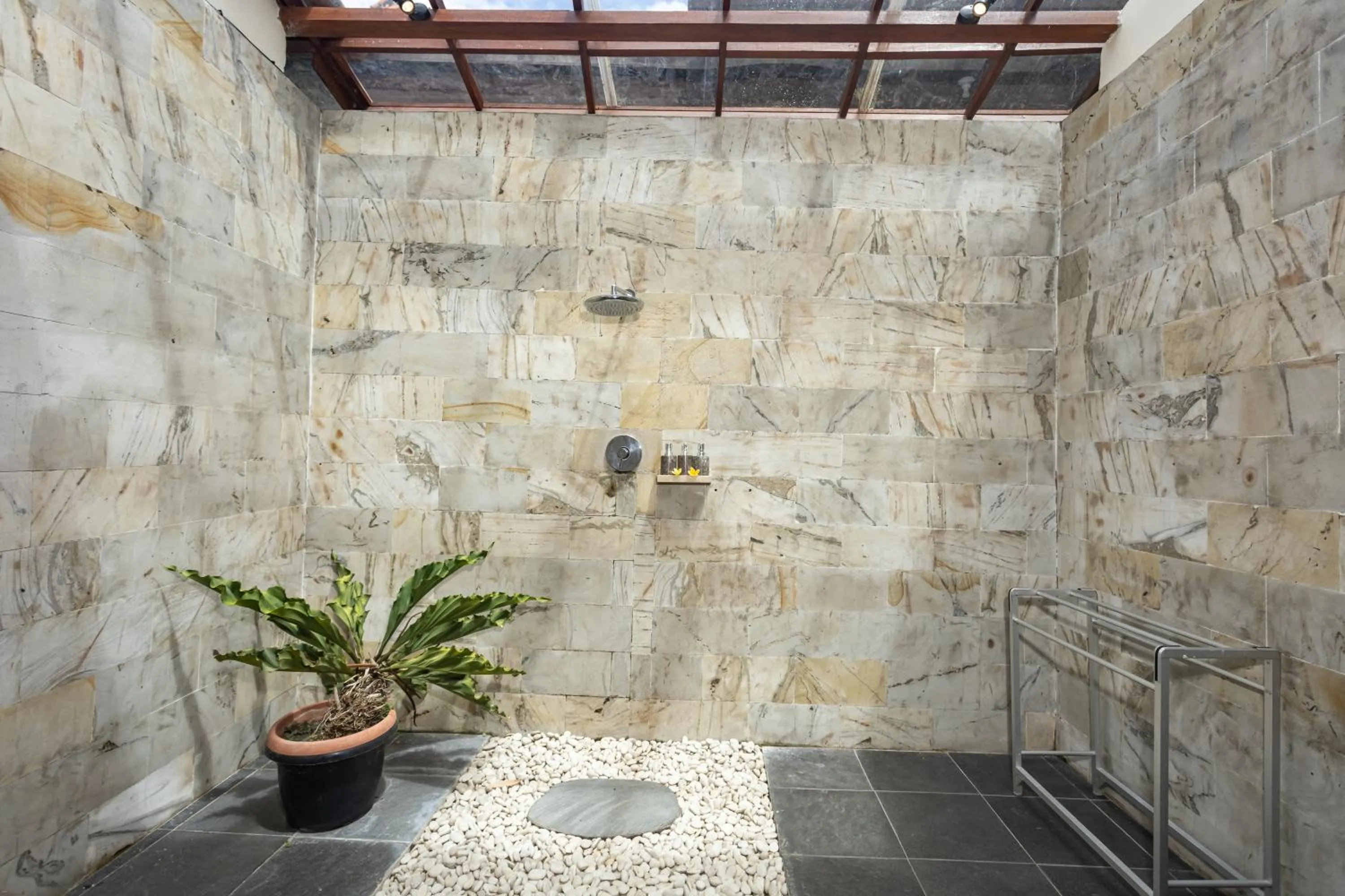 Shower in Meng Bengil Villa