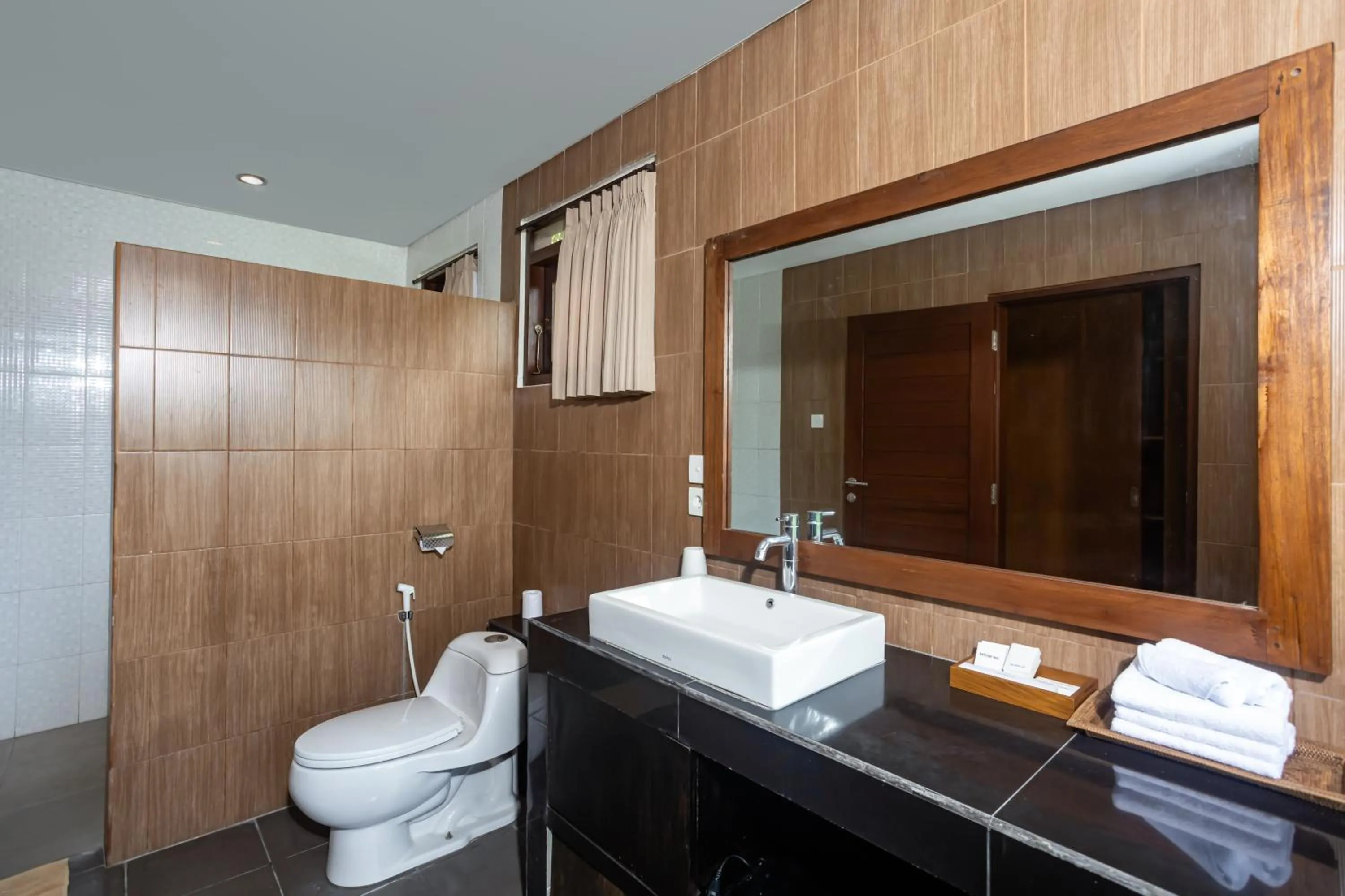 Shower in Meng Bengil Villa