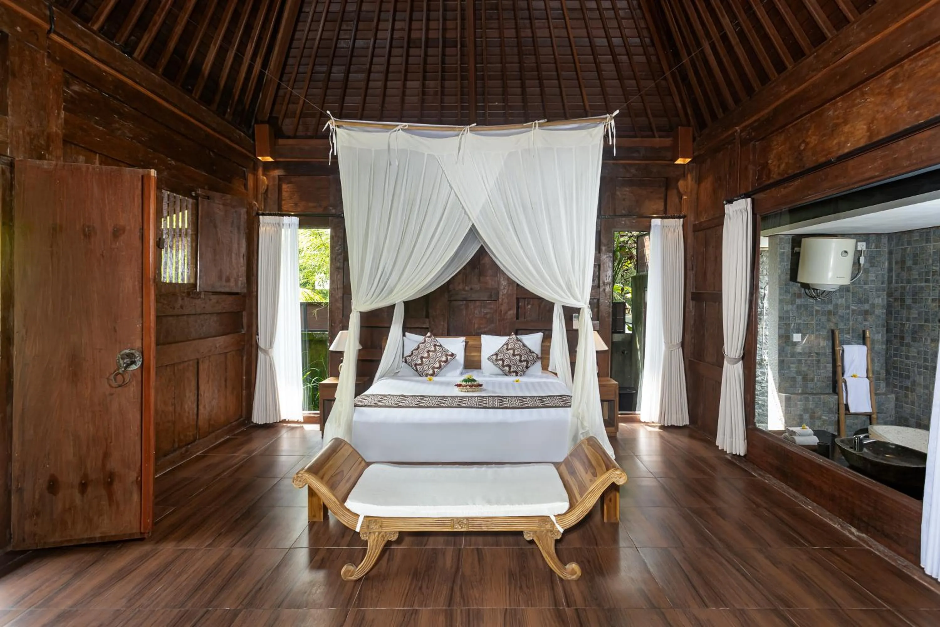 Bed in Meng Bengil Villa