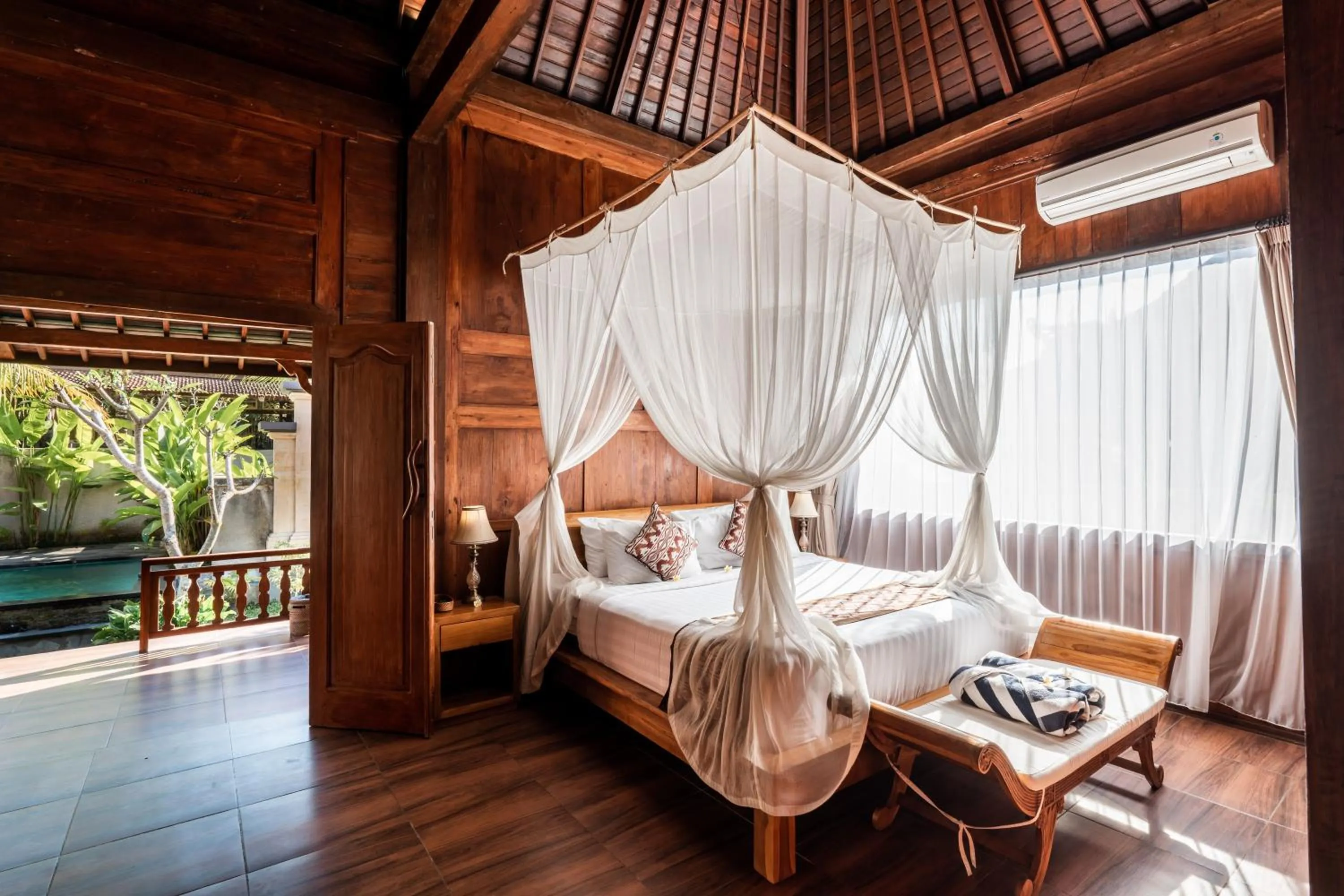 Bed in Meng Bengil Villa