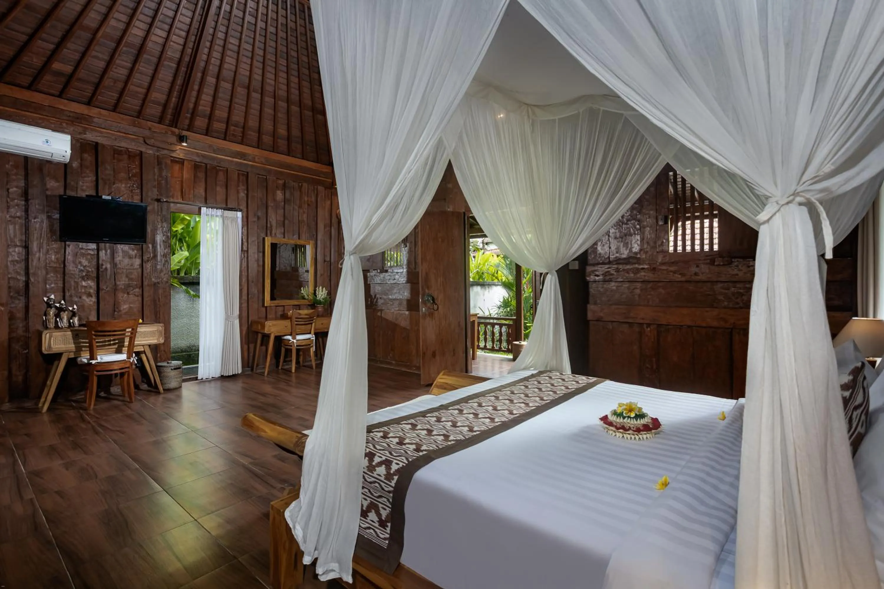 Bed in Meng Bengil Villa