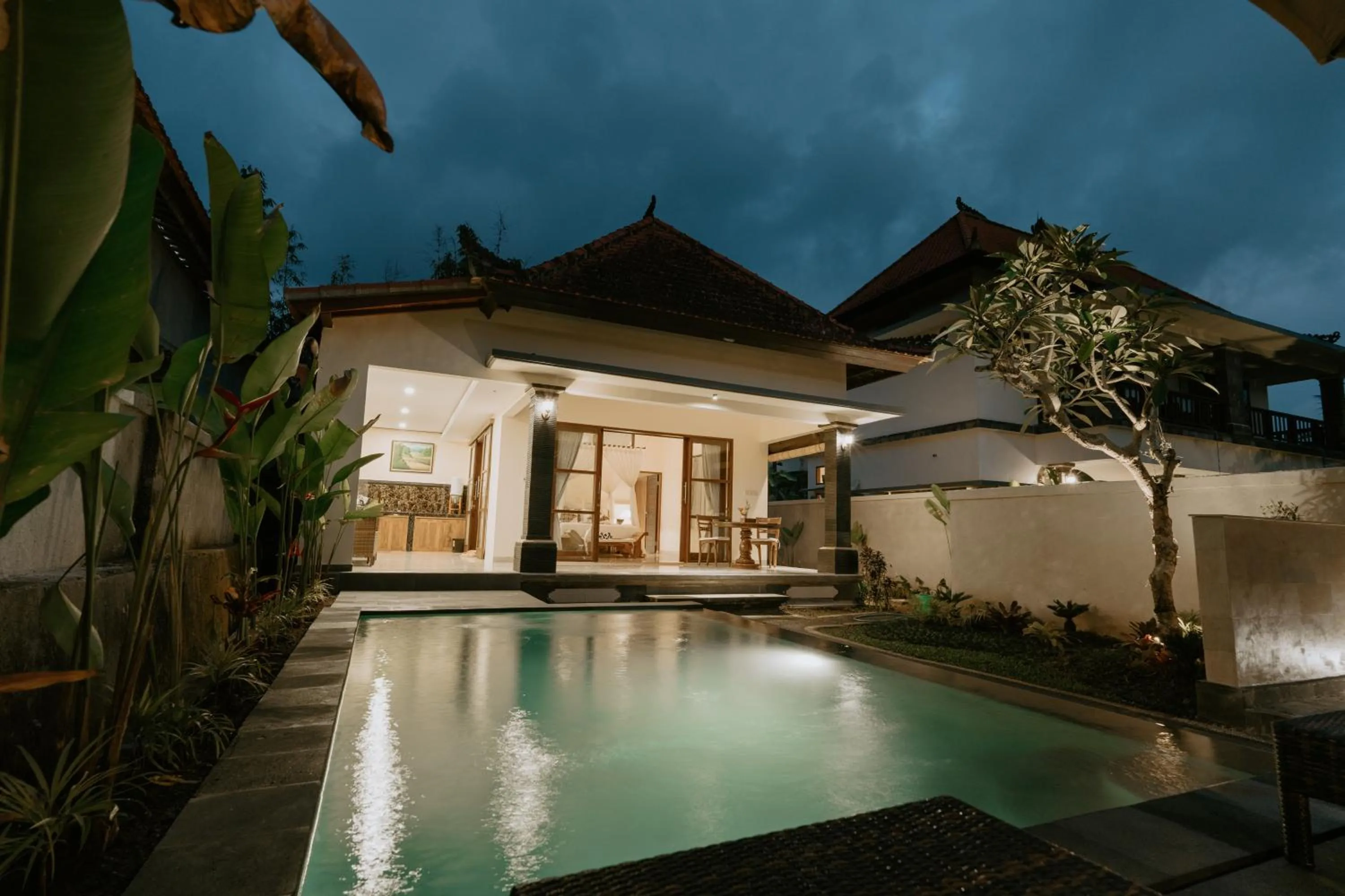 Swimming pool in Meng Bengil Villa