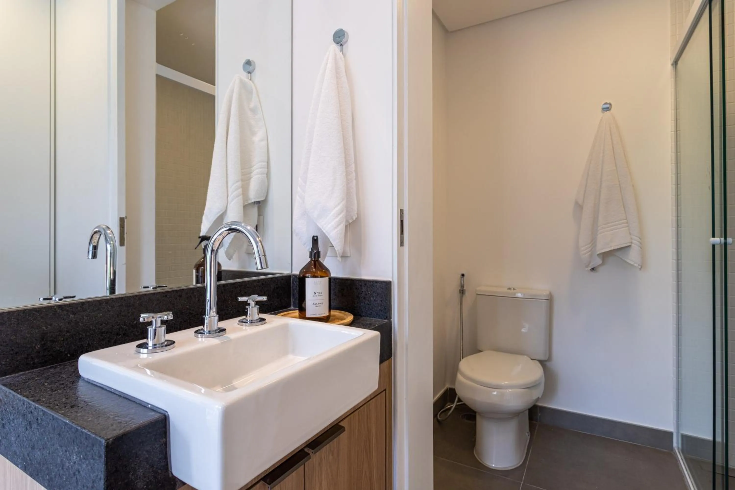 Shower in Charlie Onze22 Vila Madalena