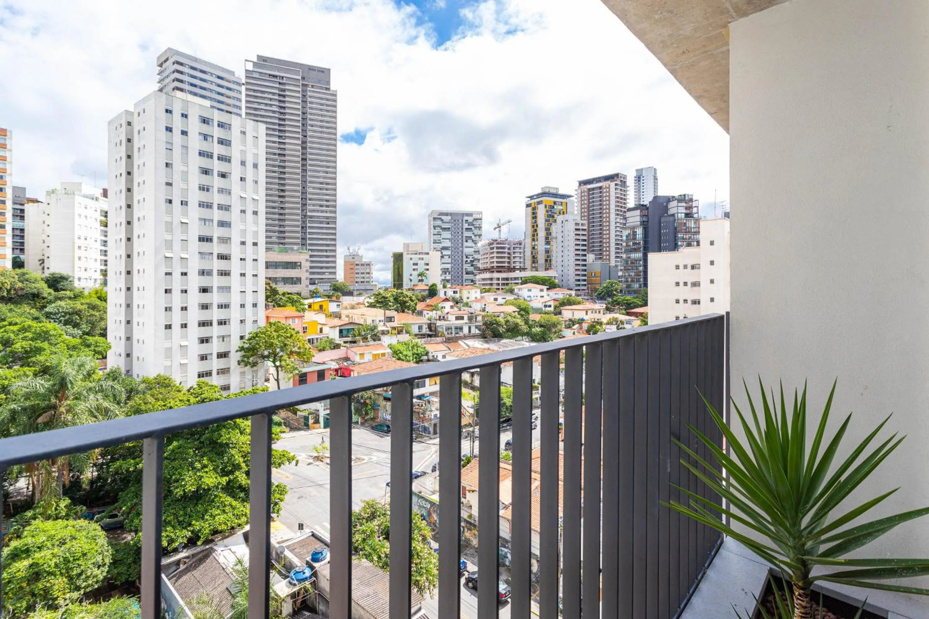 Balcony/Terrace in Charlie Onze22 Vila Madalena