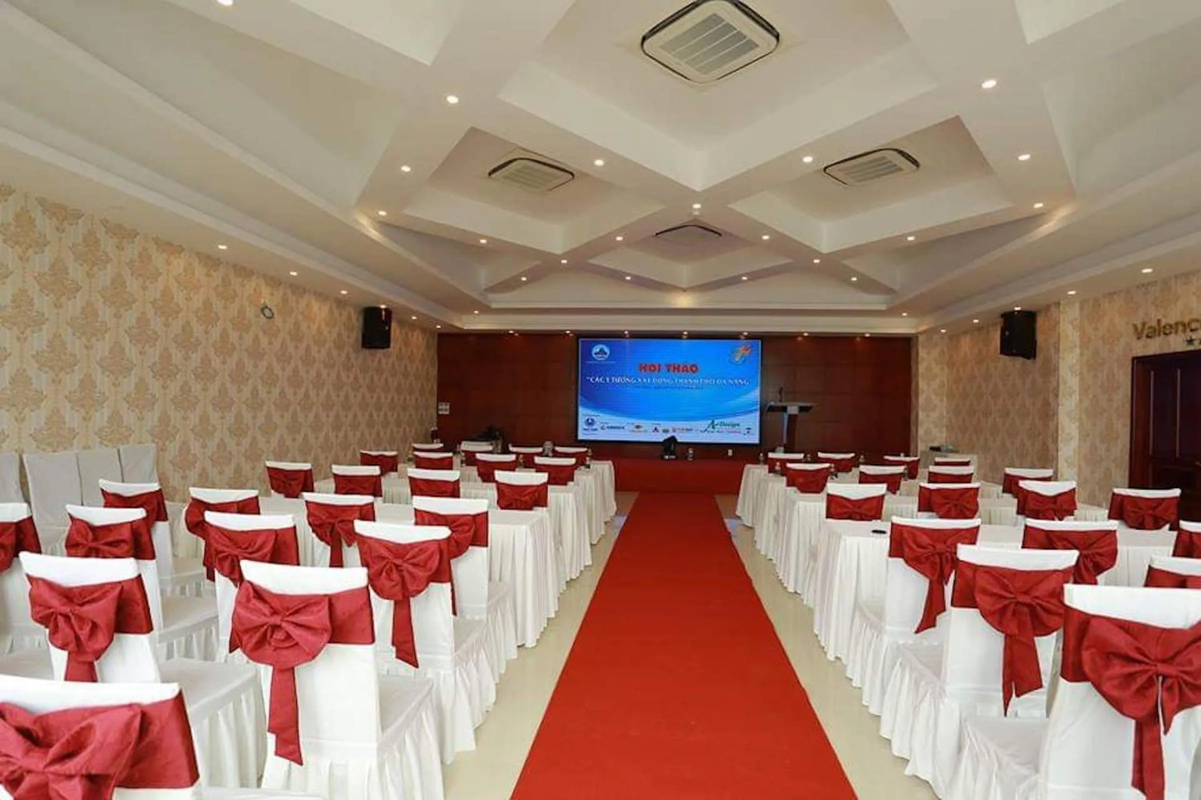 Business facilities in Valencia Da Nang Beach Hotel