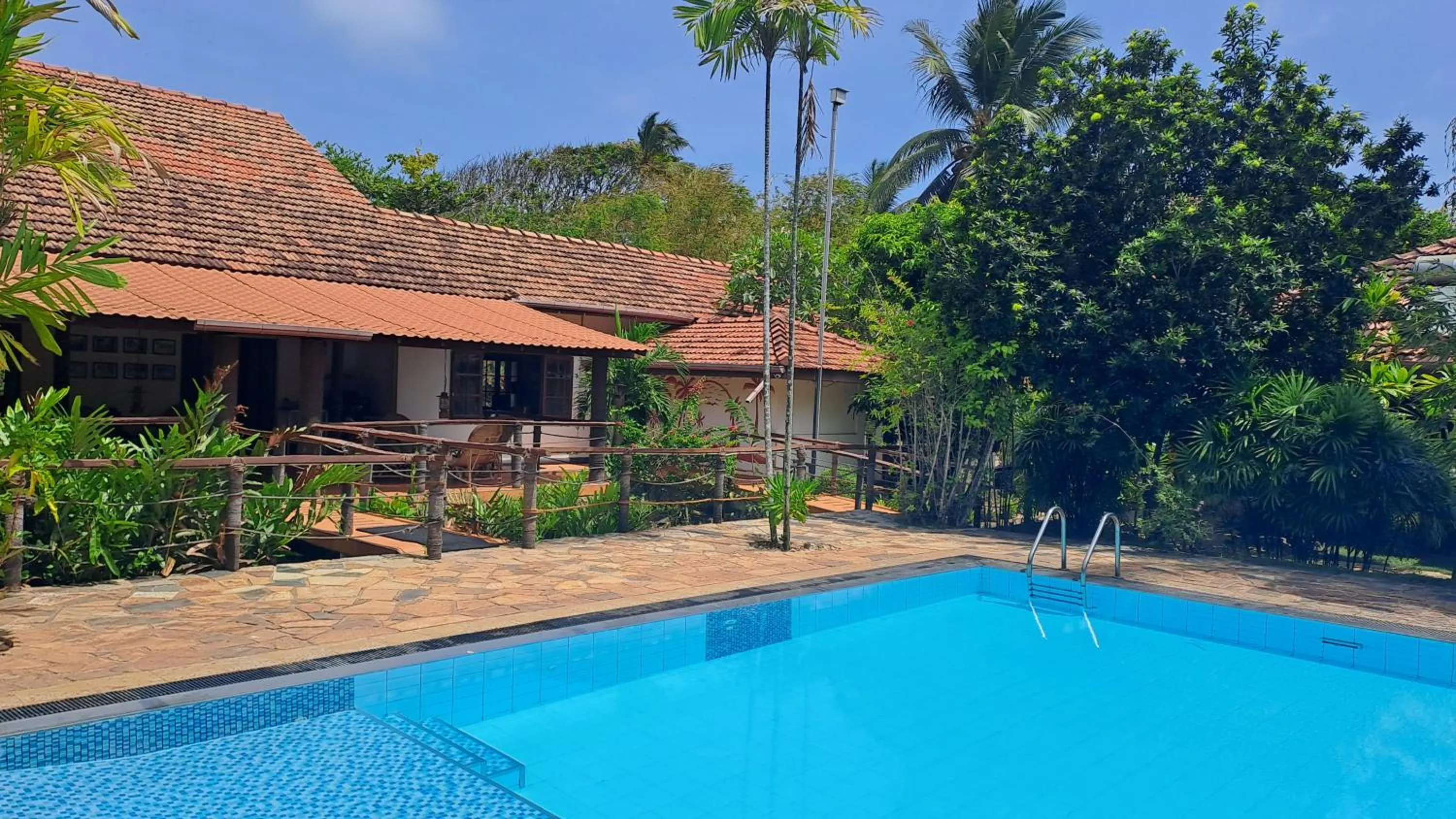 Swimming pool in Puetz Travels Beach Resort