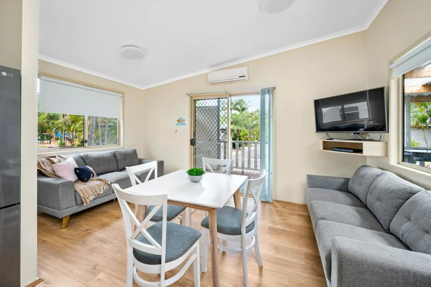 Four-Bedroom House in Koala Shores Holiday Park Four-Bedroom House in Koala Shores Holiday Park