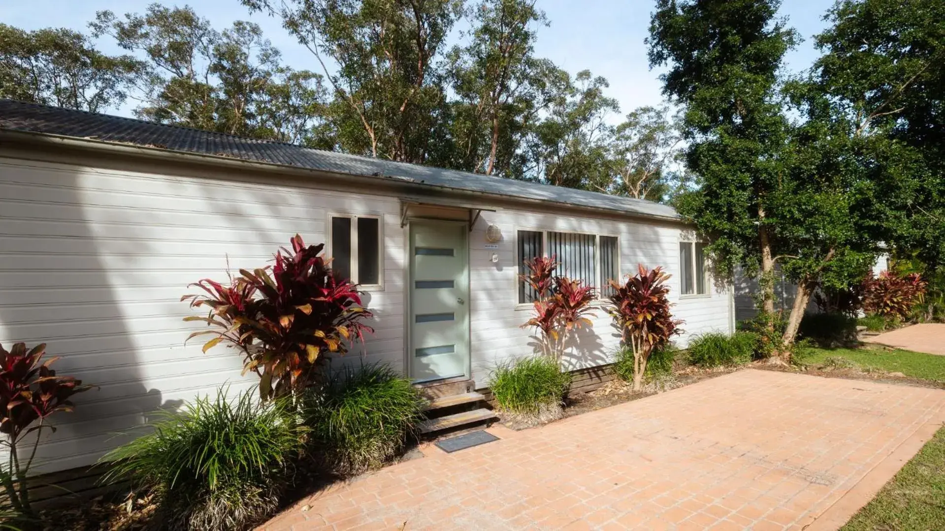 Deluxe Two-Bedroom Bushland Villa with Spa Bath in Koala Shores Holiday Park Deluxe Two-Bedroom Bushland Villa with Spa Bath in Koala Shores Holiday Park