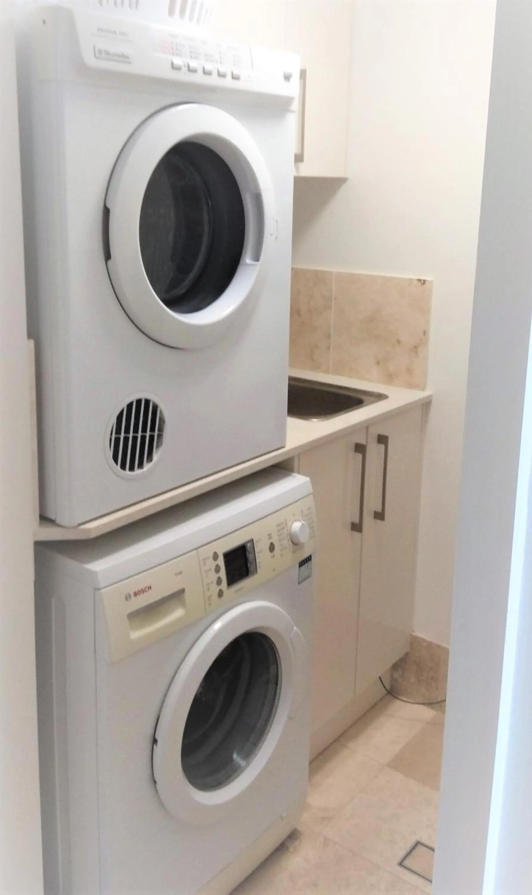 Area and facilities in Meridian Tower Kirra Beach