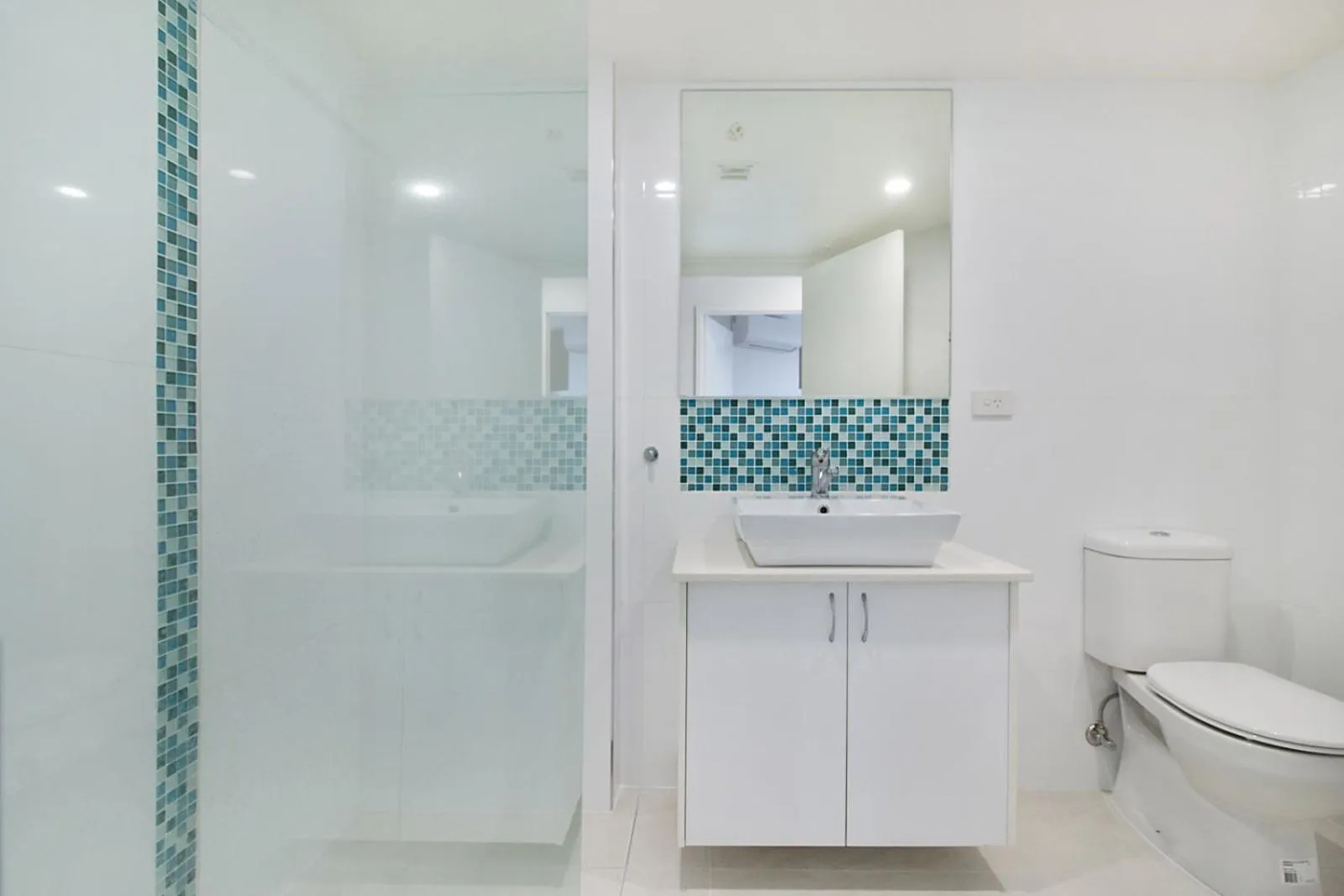 Bathroom in Meridian Tower Kirra Beach