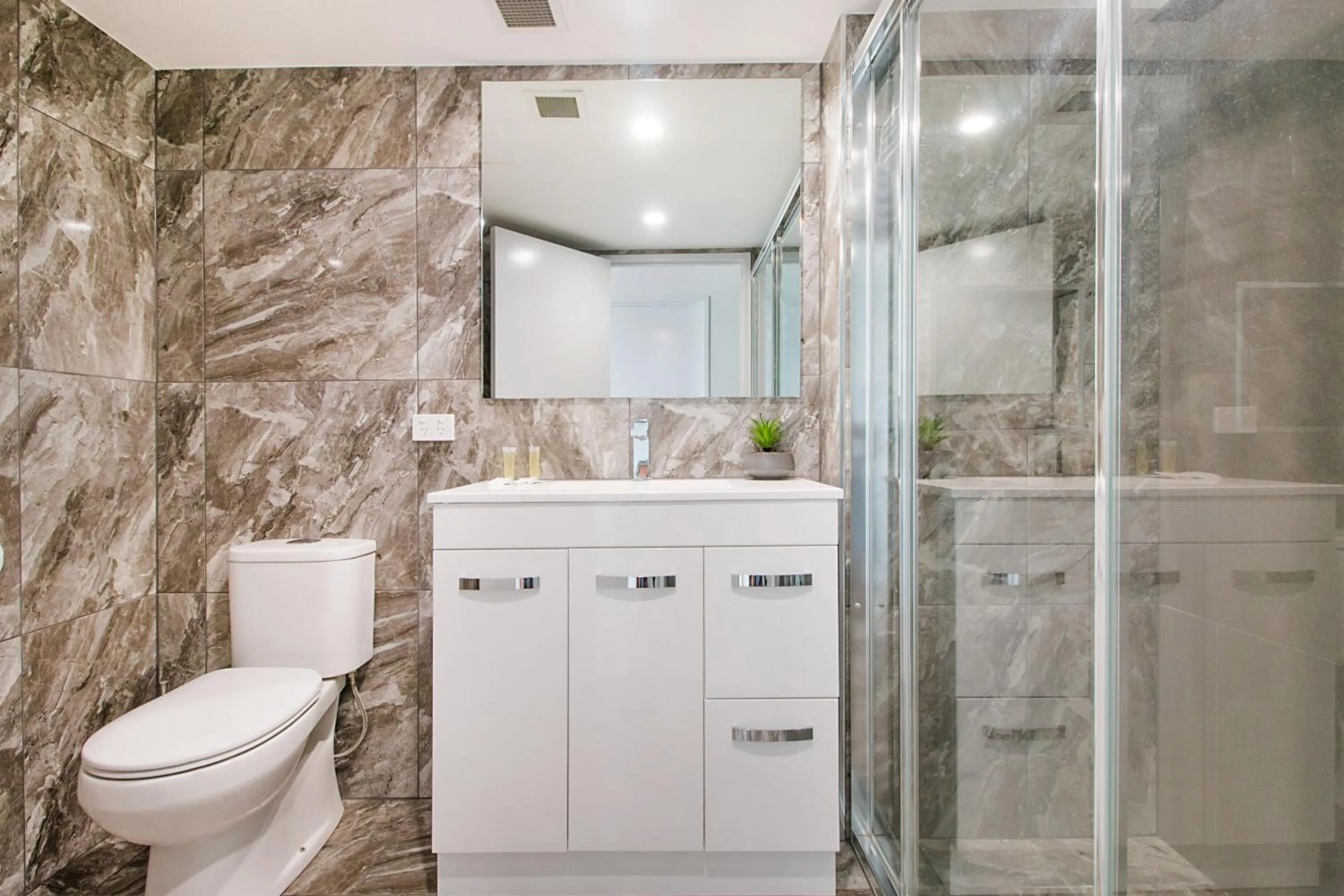 Bathroom in Meridian Tower Kirra Beach