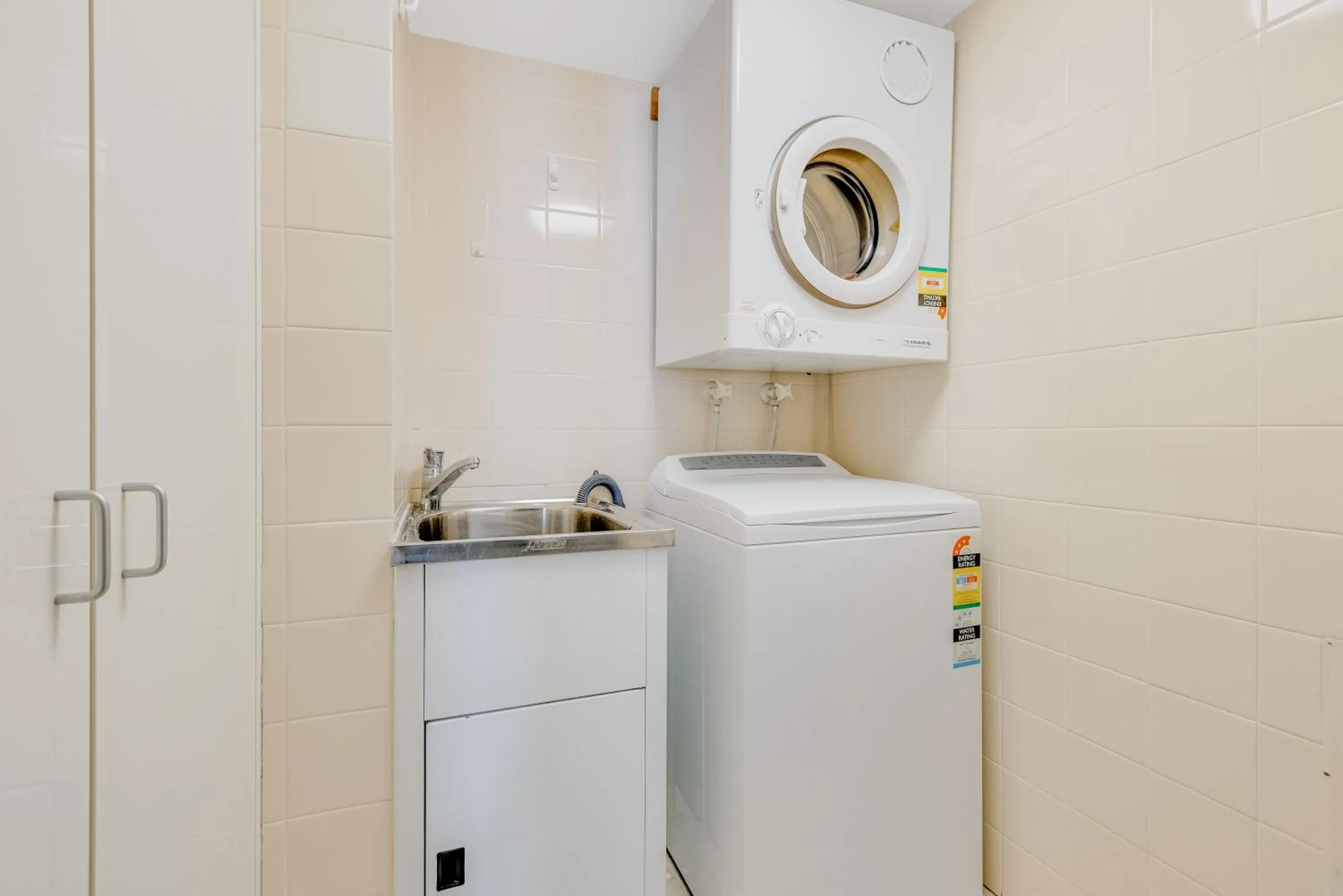 washing machine in Meridian Tower Kirra Beach