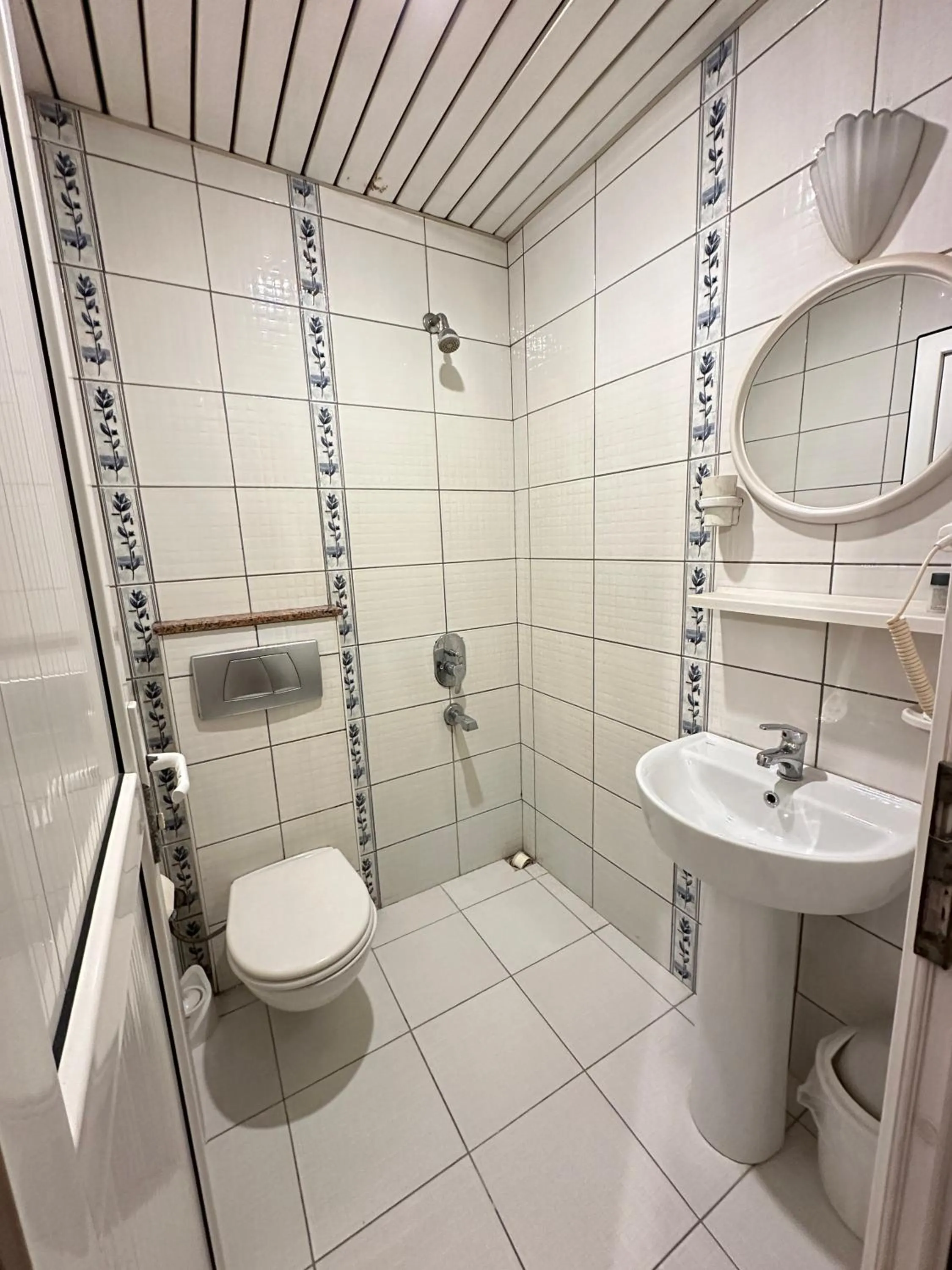 Shower in Hotel Nayla