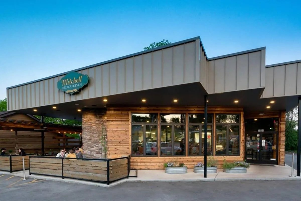 July Discount! Cottage Close to Downtown, Yard