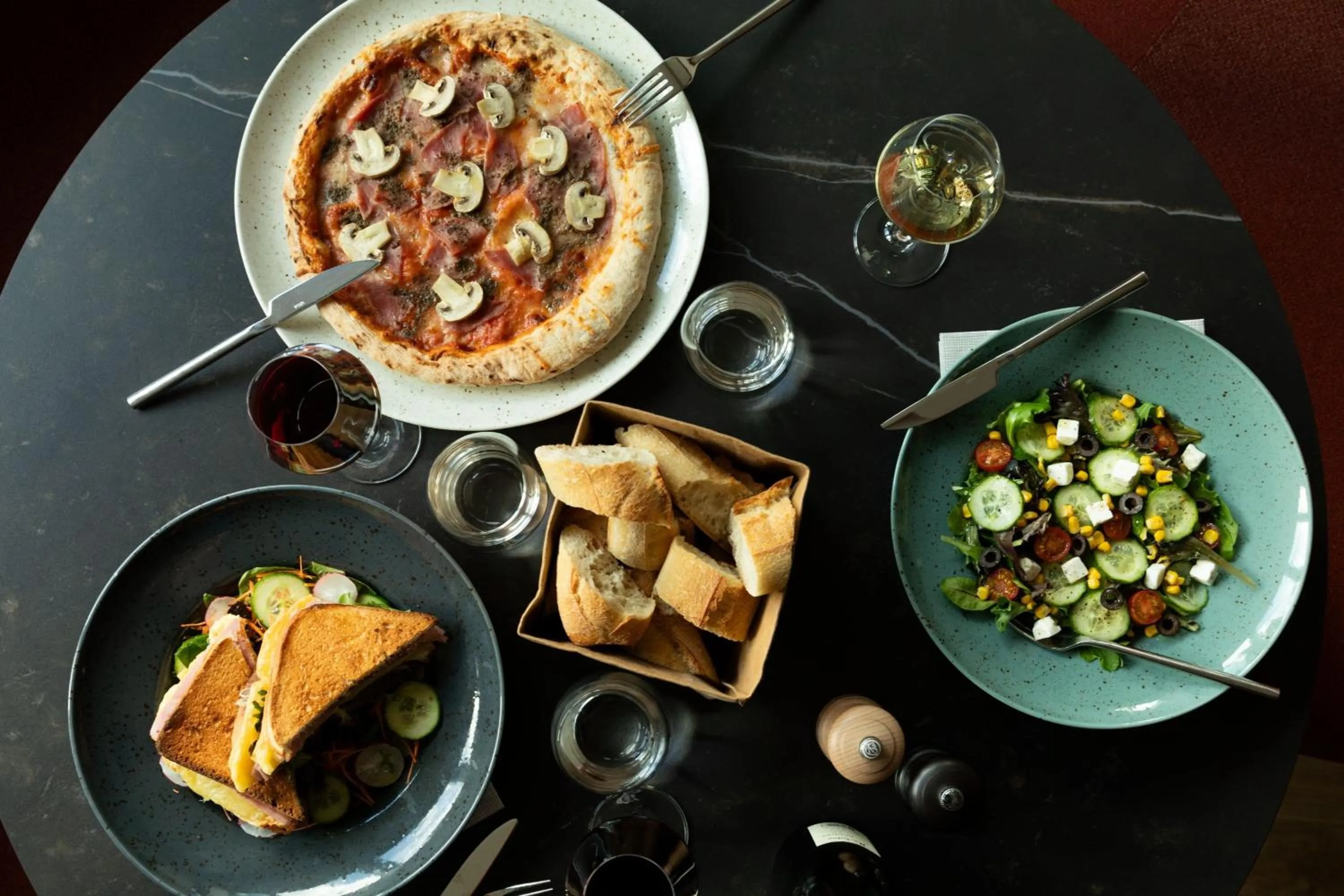 Restaurant/places to eat in AC Hotel Paris Porte Maillot by Marriott