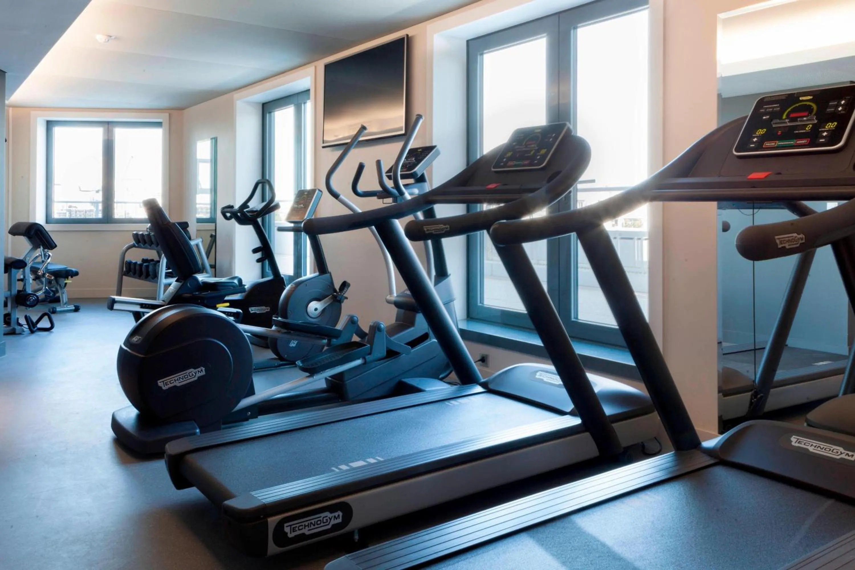 Fitness centre/facilities in AC Hotel Paris Porte Maillot by Marriott
