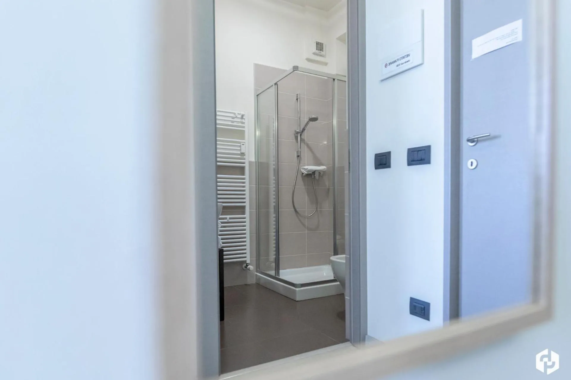 Shower in Daydreaming House