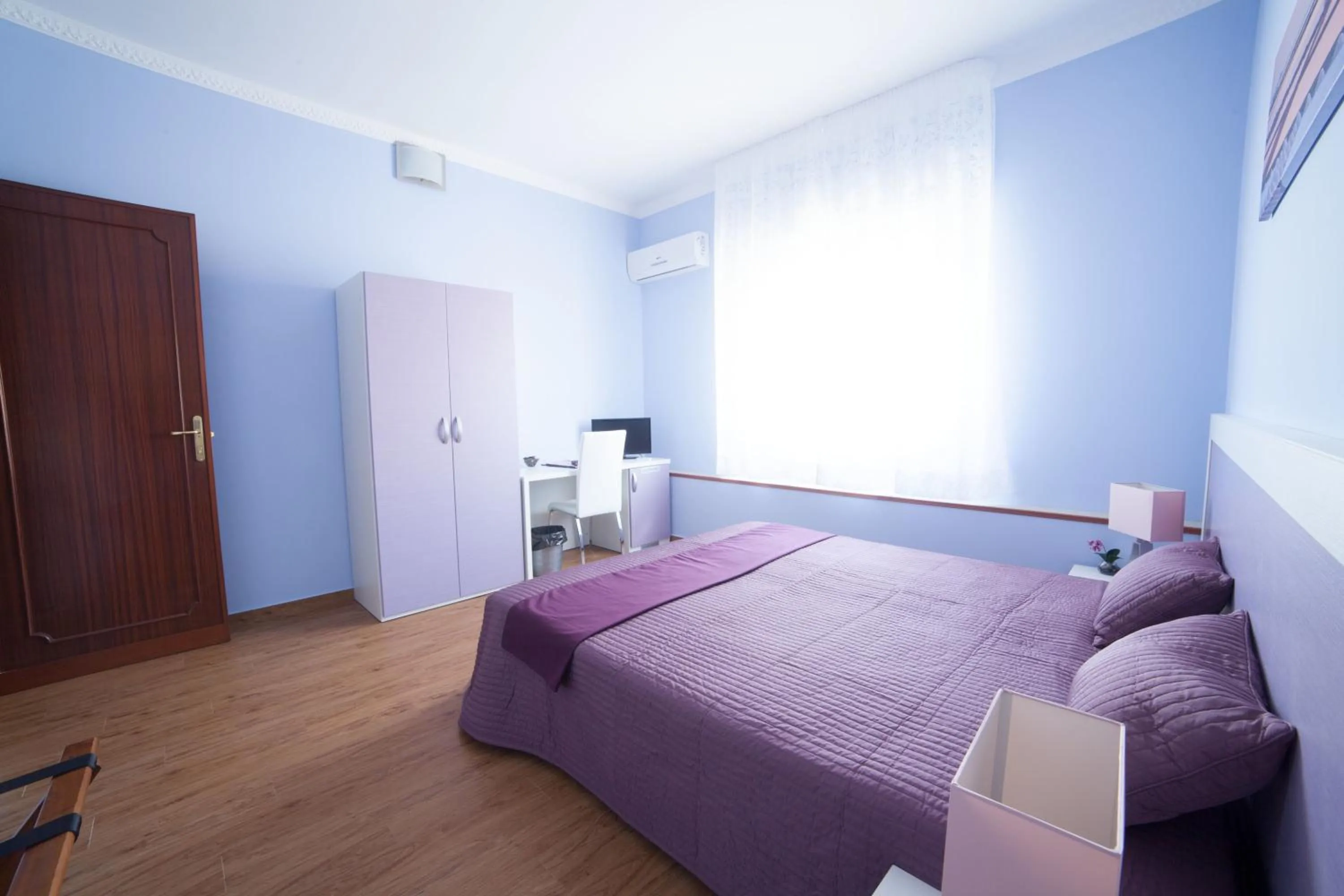 Photo of the whole room in B&B Trapani In