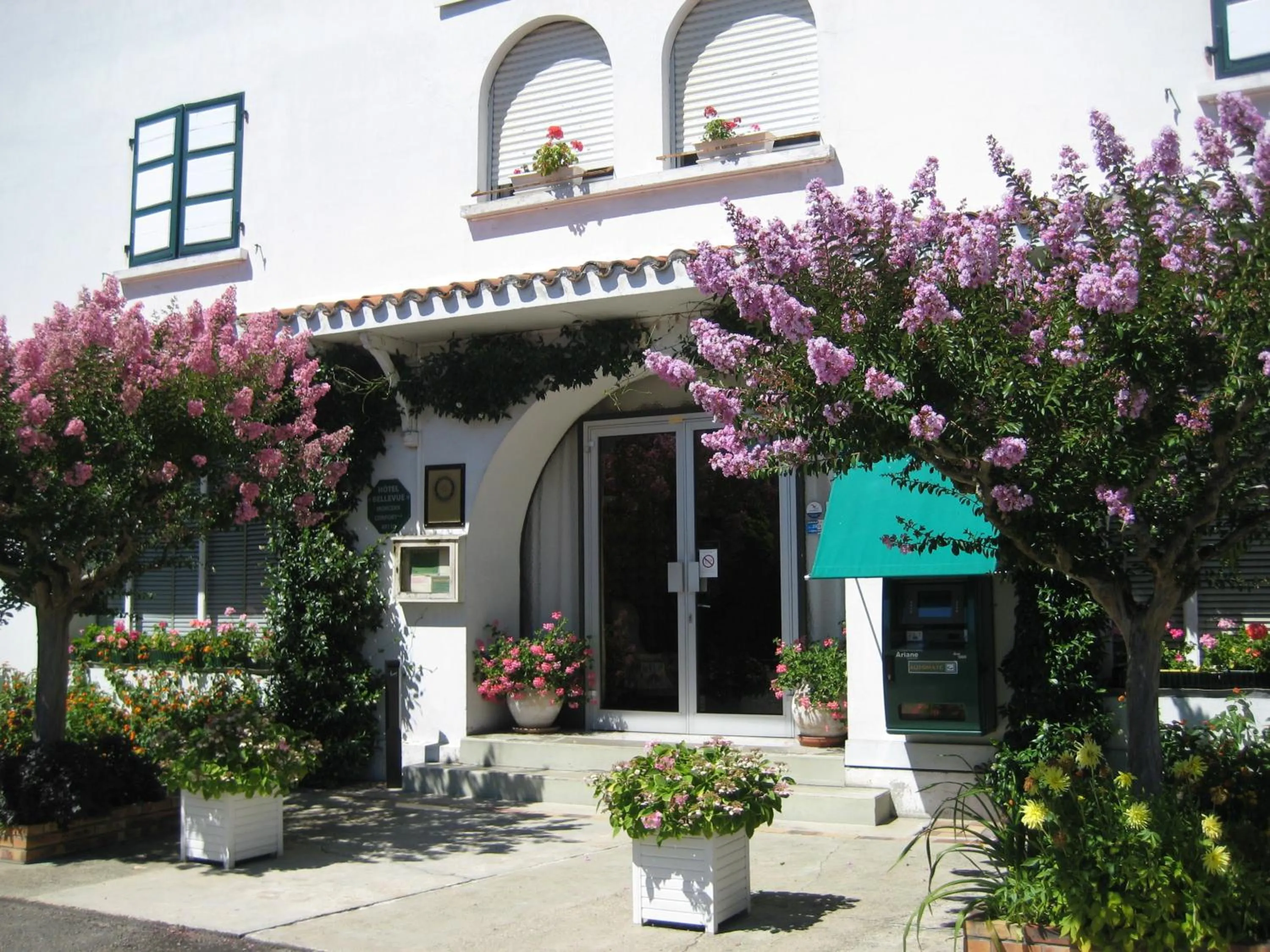 Facade/entrance in Hotel Bellevue de tradition familiale