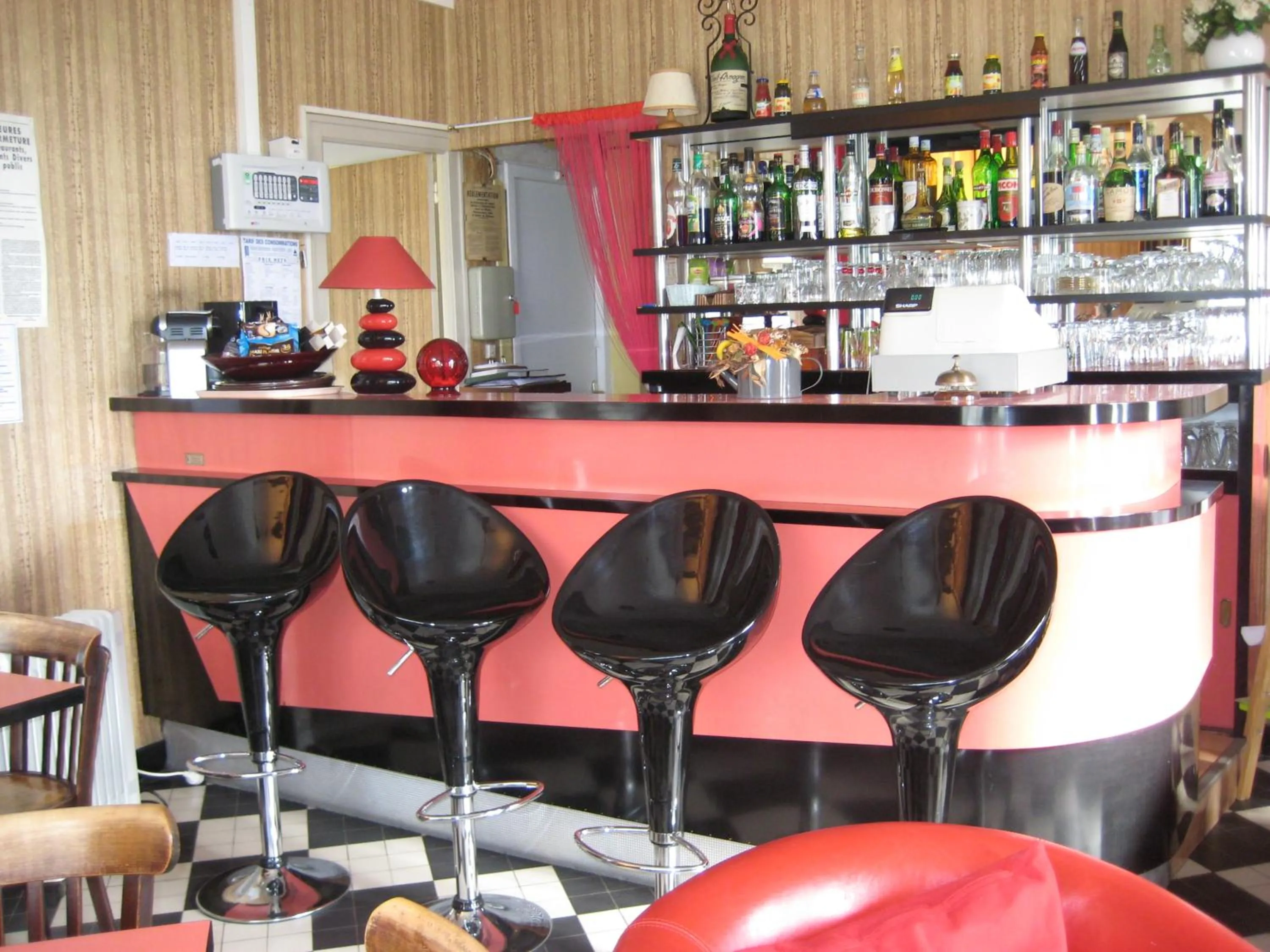 Lounge or bar in Hotel Bellevue de tradition familiale