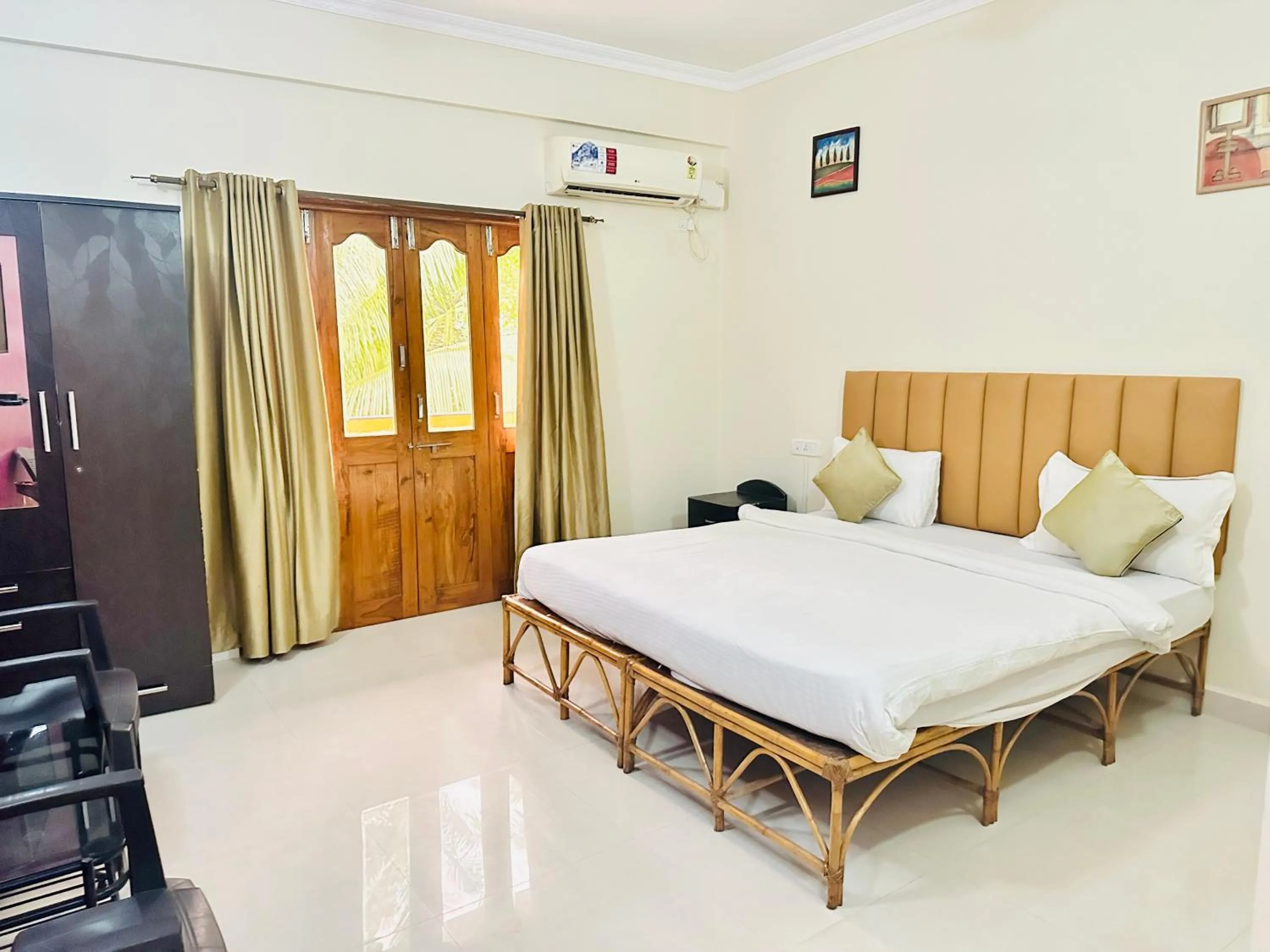 Bed in Hotel Leela Inn