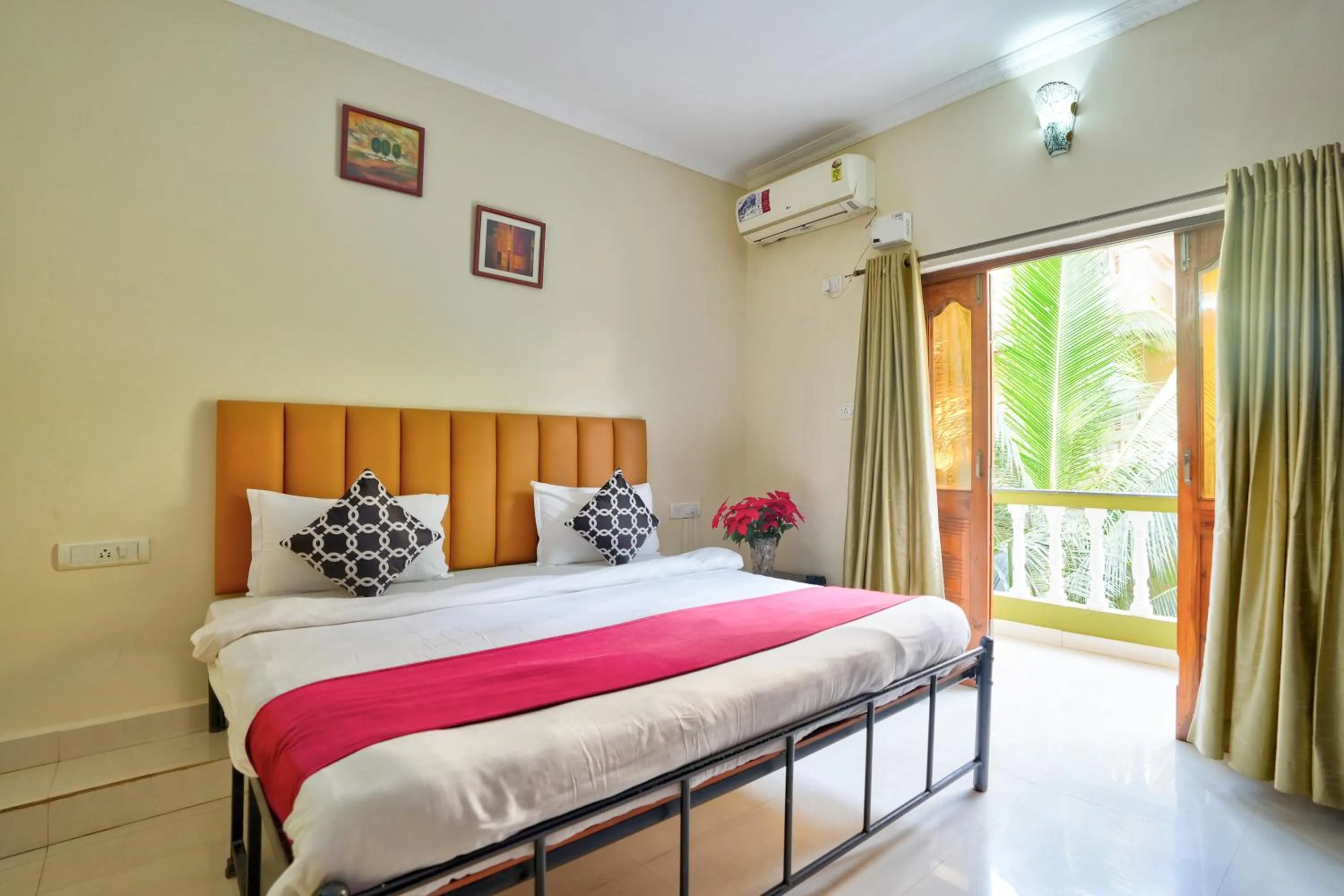 Bedroom, Bed in Hotel Leela Inn