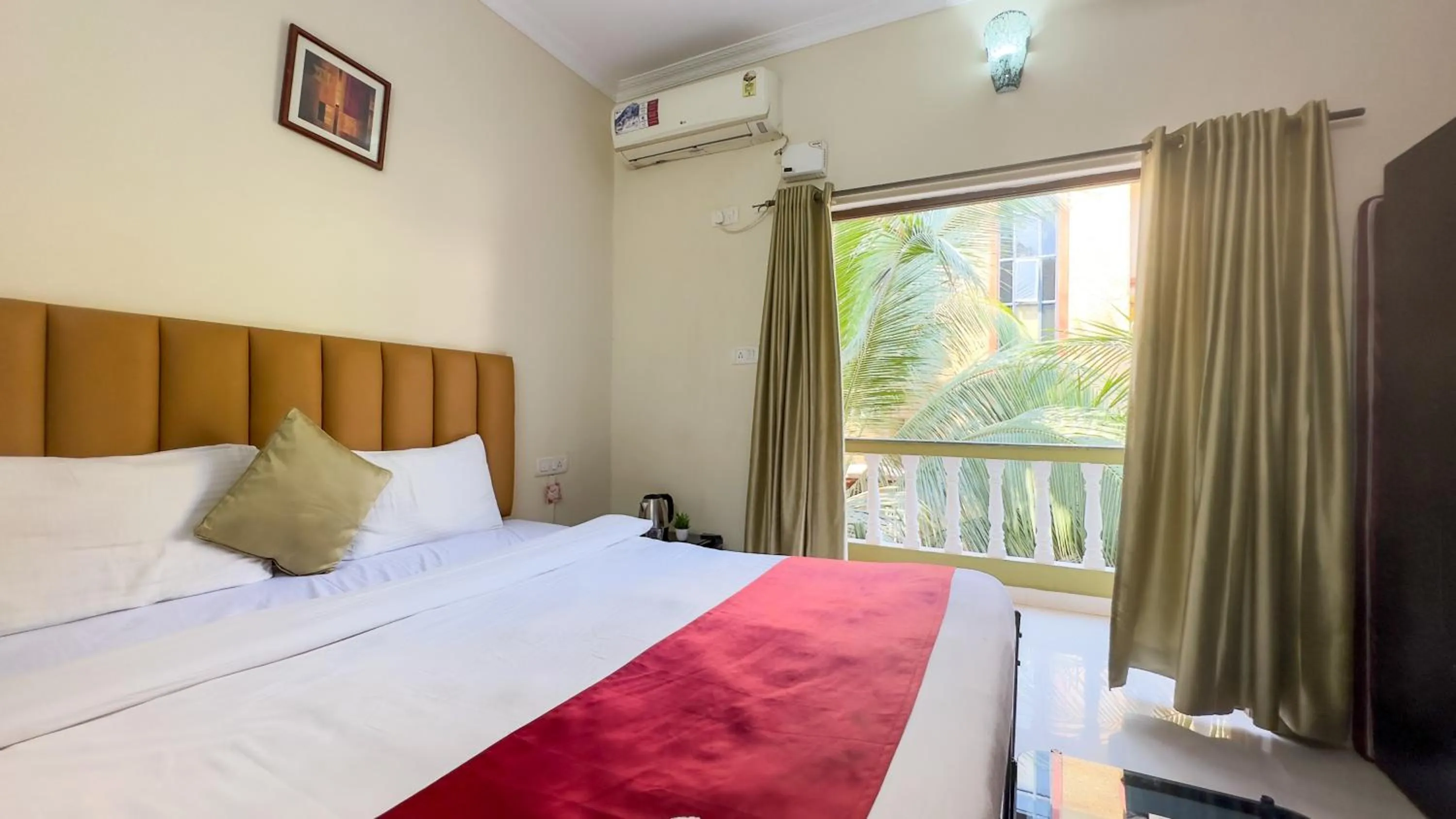 Bed in Hotel Leela Inn