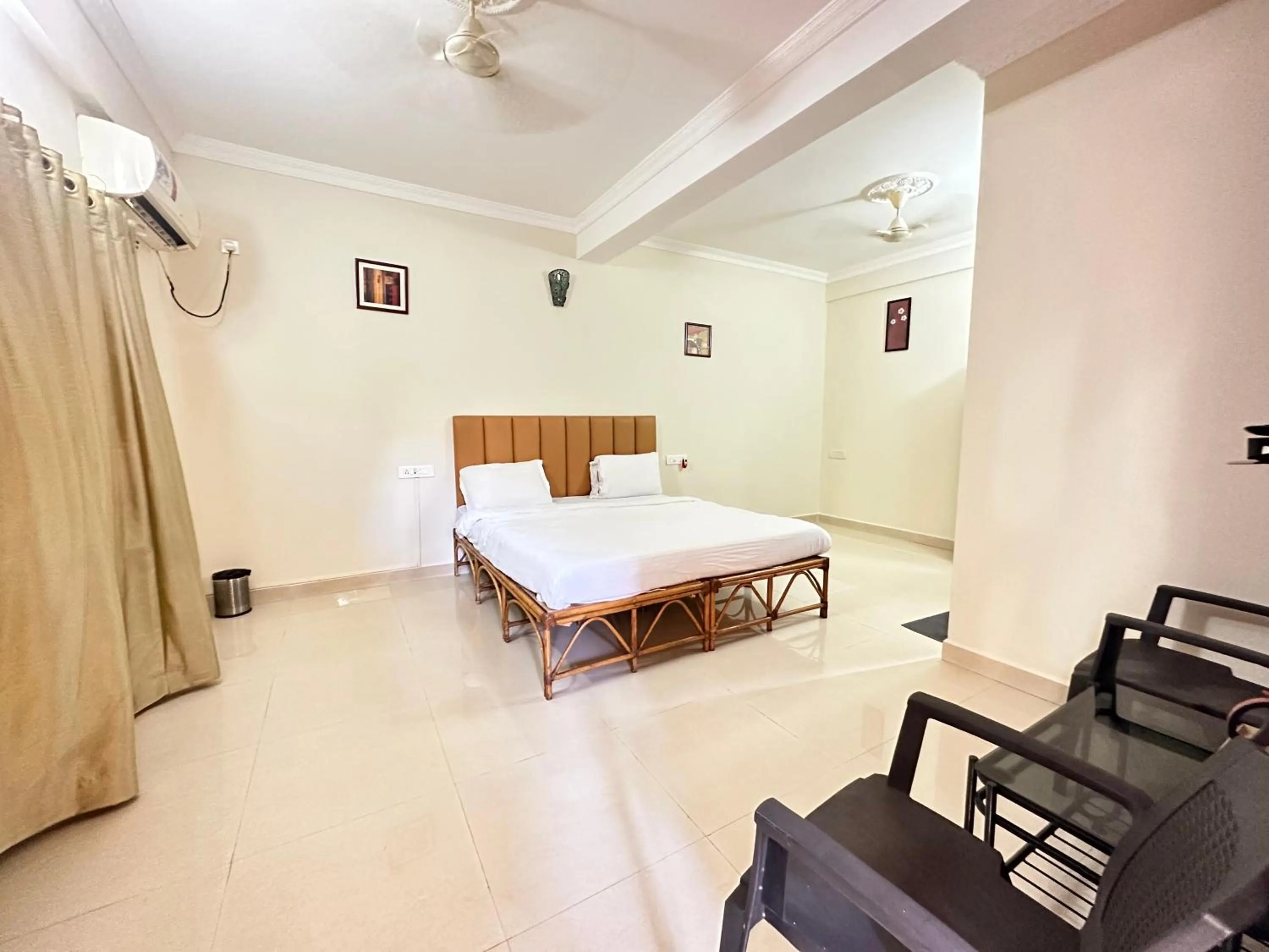 Bed in Hotel Leela Inn