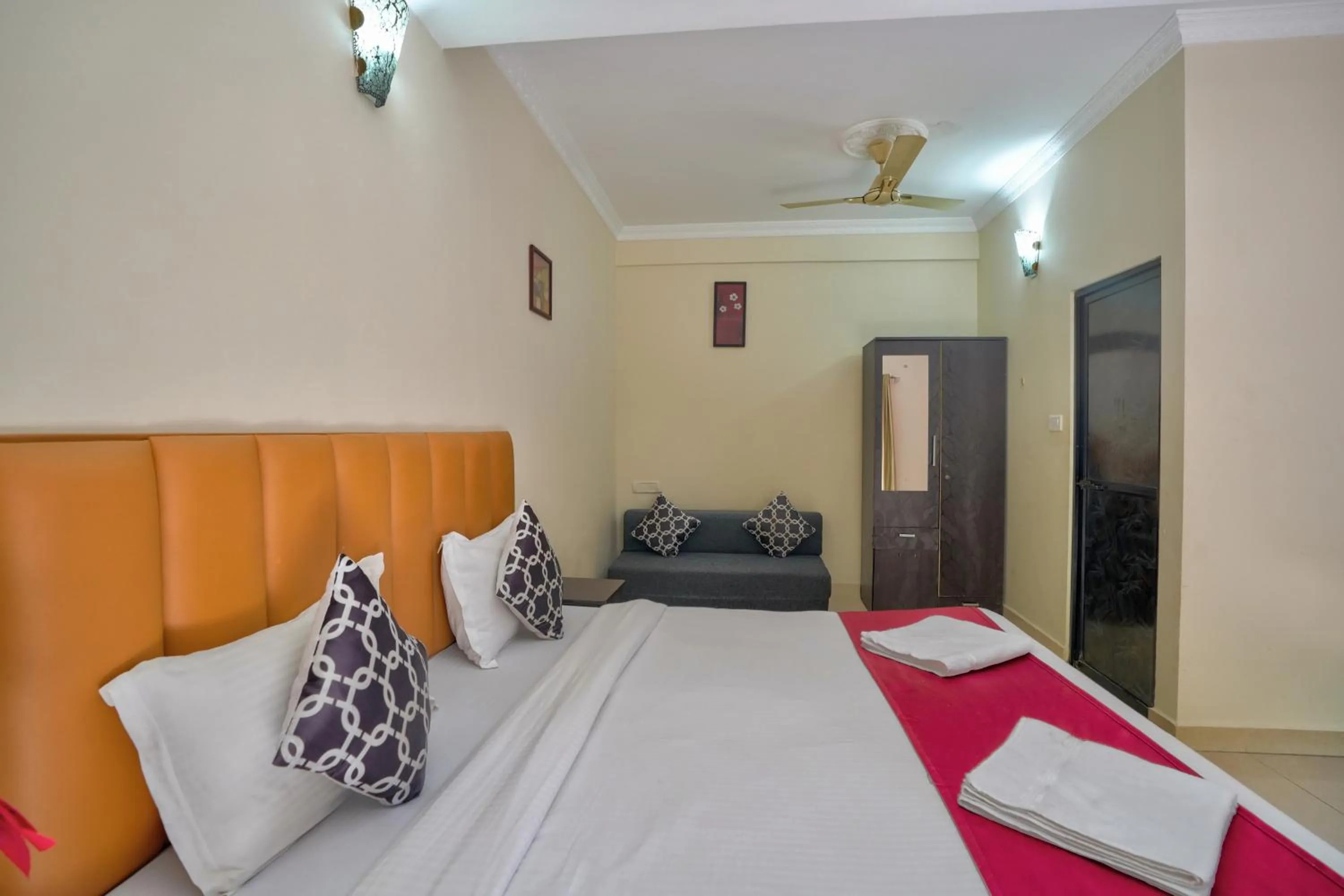 Bed in Hotel Leela Inn