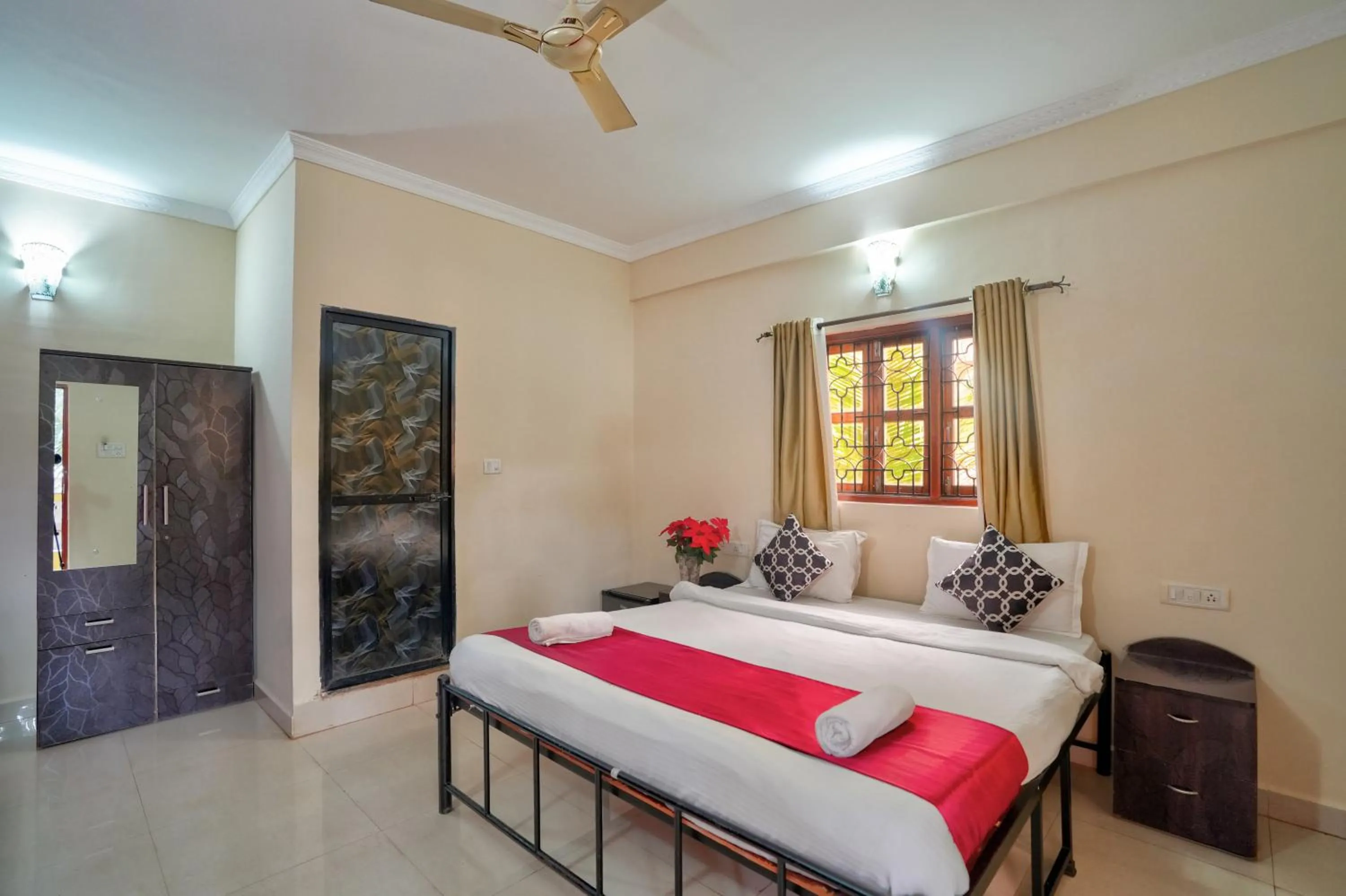 Bedroom, Bed in Hotel Leela Inn